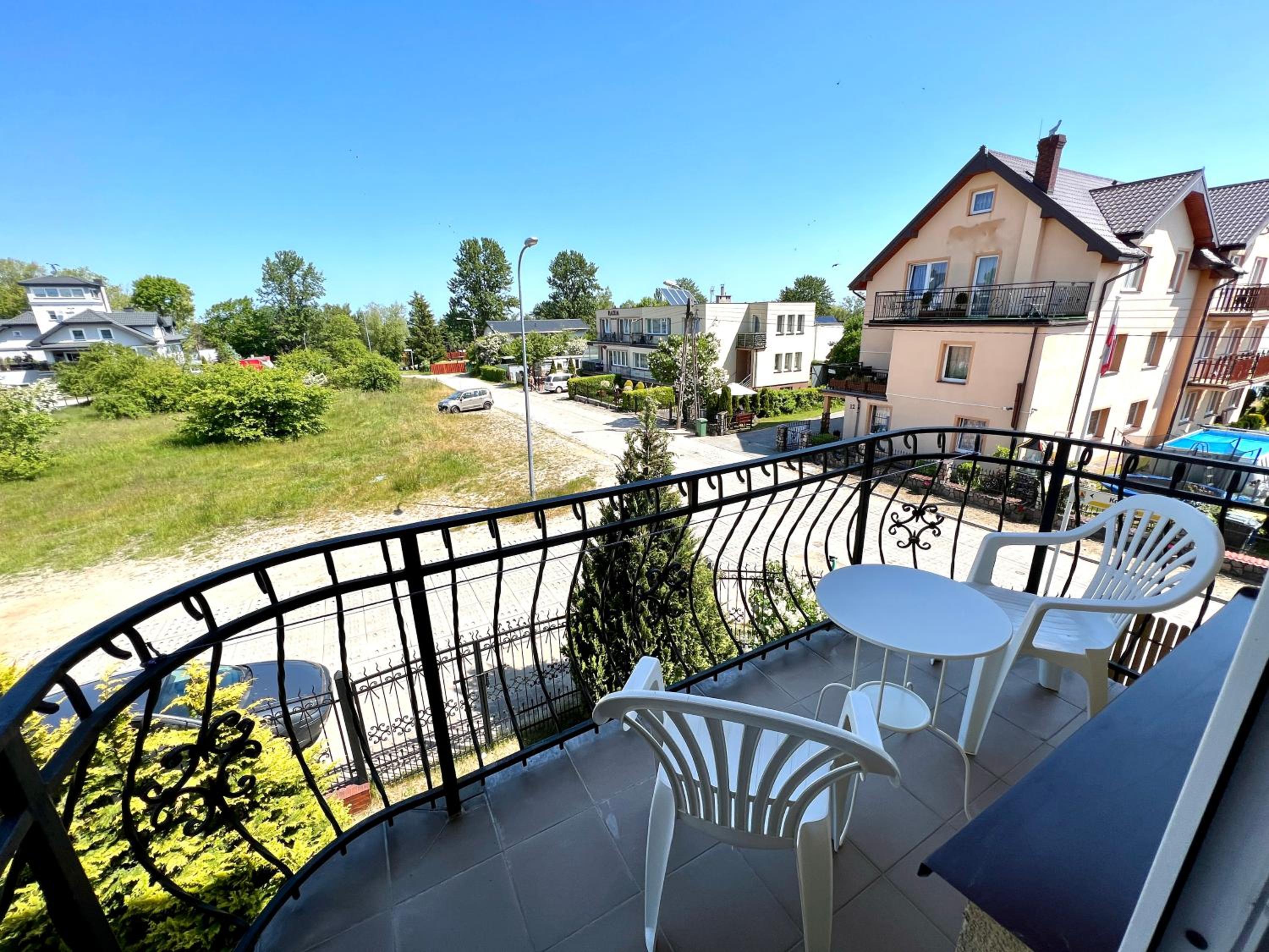 Quadruple Room with Balcony - Photo 3