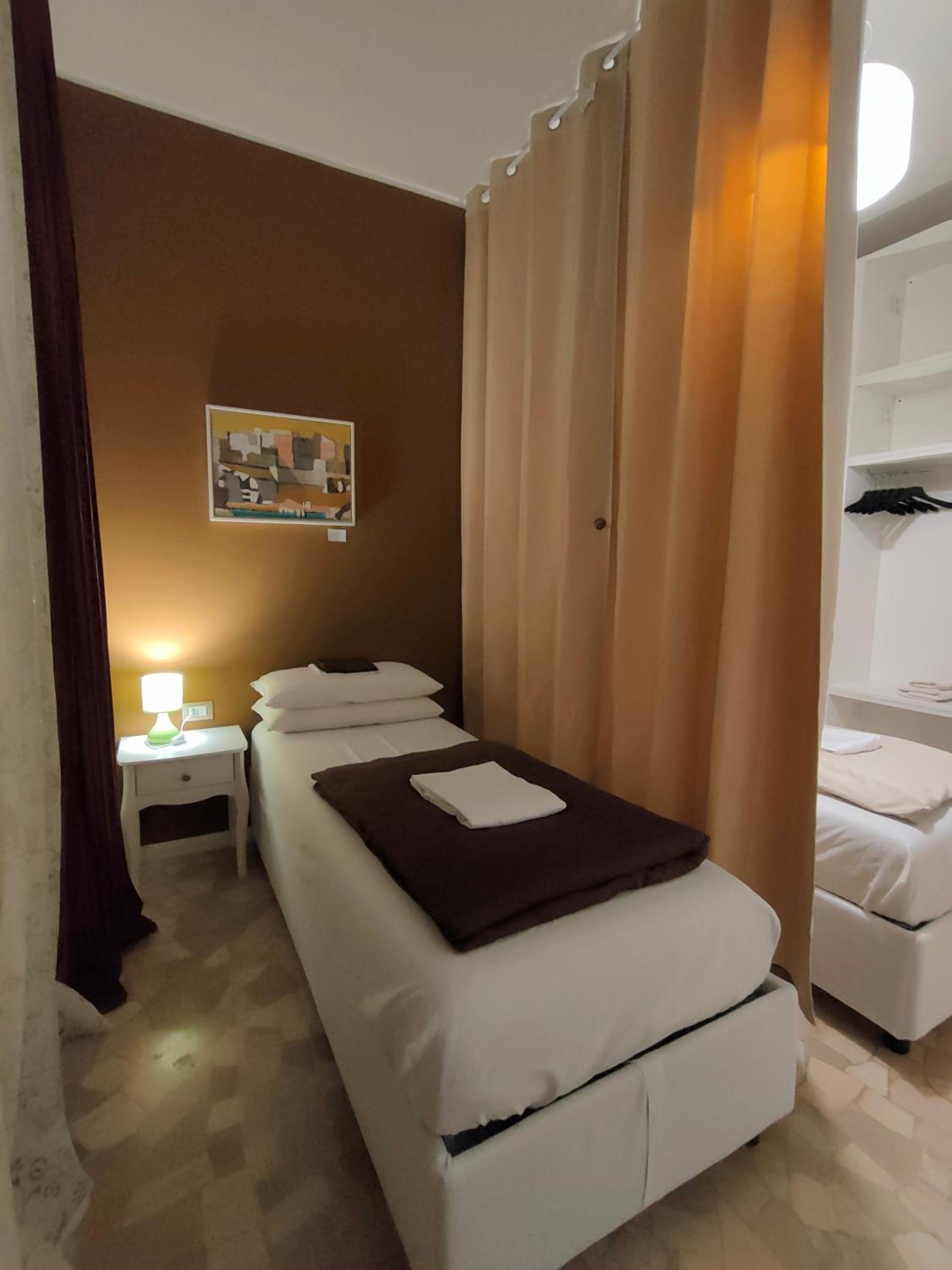 Single Bed in Mixed Dormitory Room