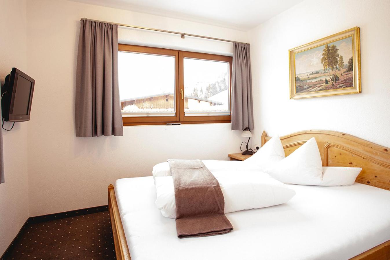 One-Bedroom Apartment with Balcony photo 2
