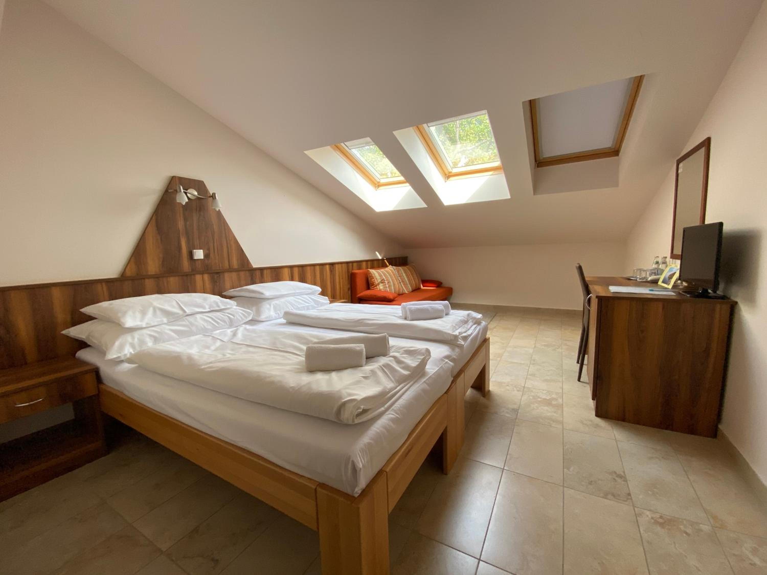 Double or Twin Room - Attic photo 1