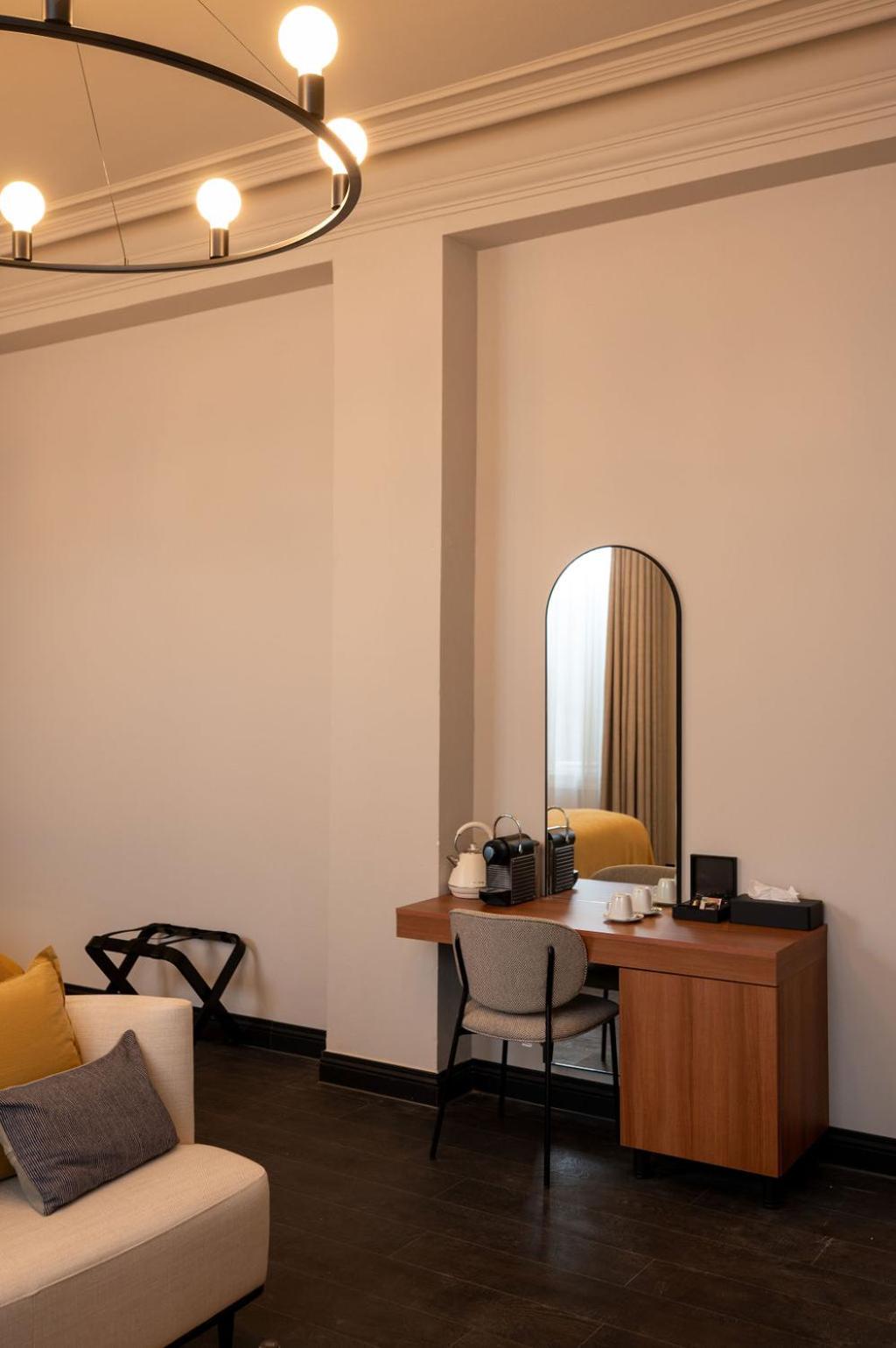 Senior Suite - Photo 3