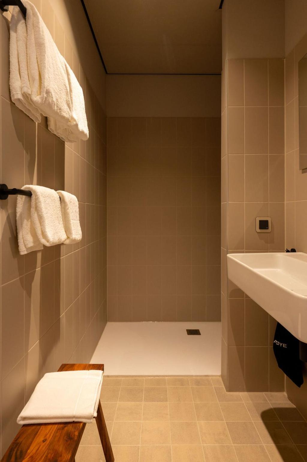 Senior Suite - Photo 7