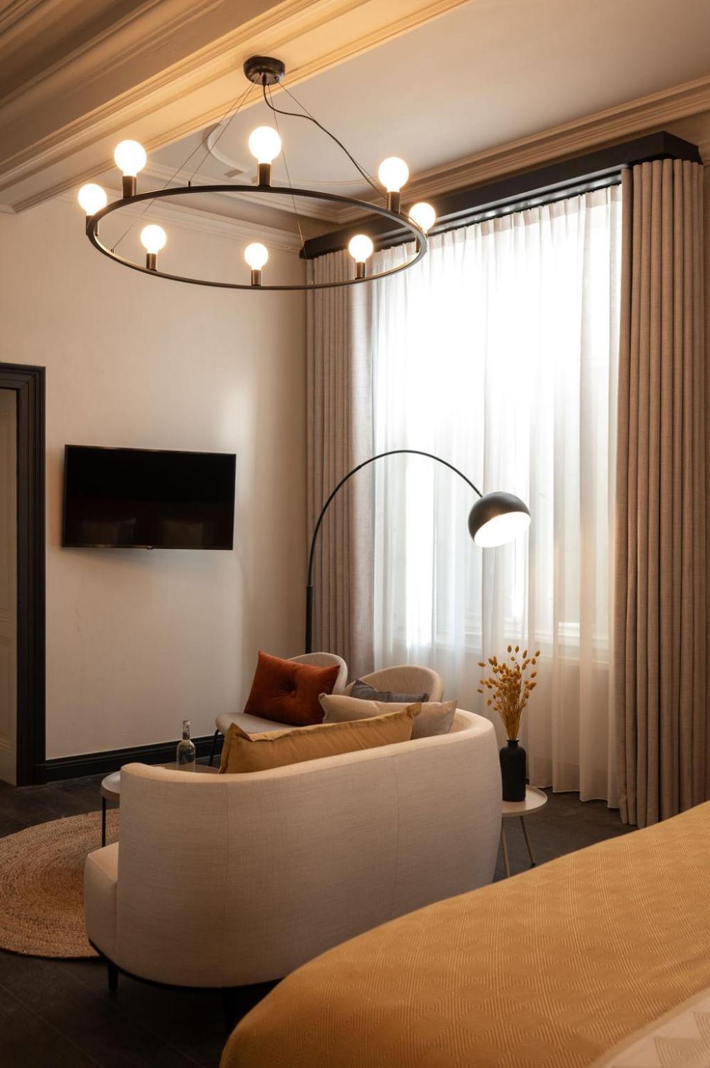 Senior Suite - Photo 5