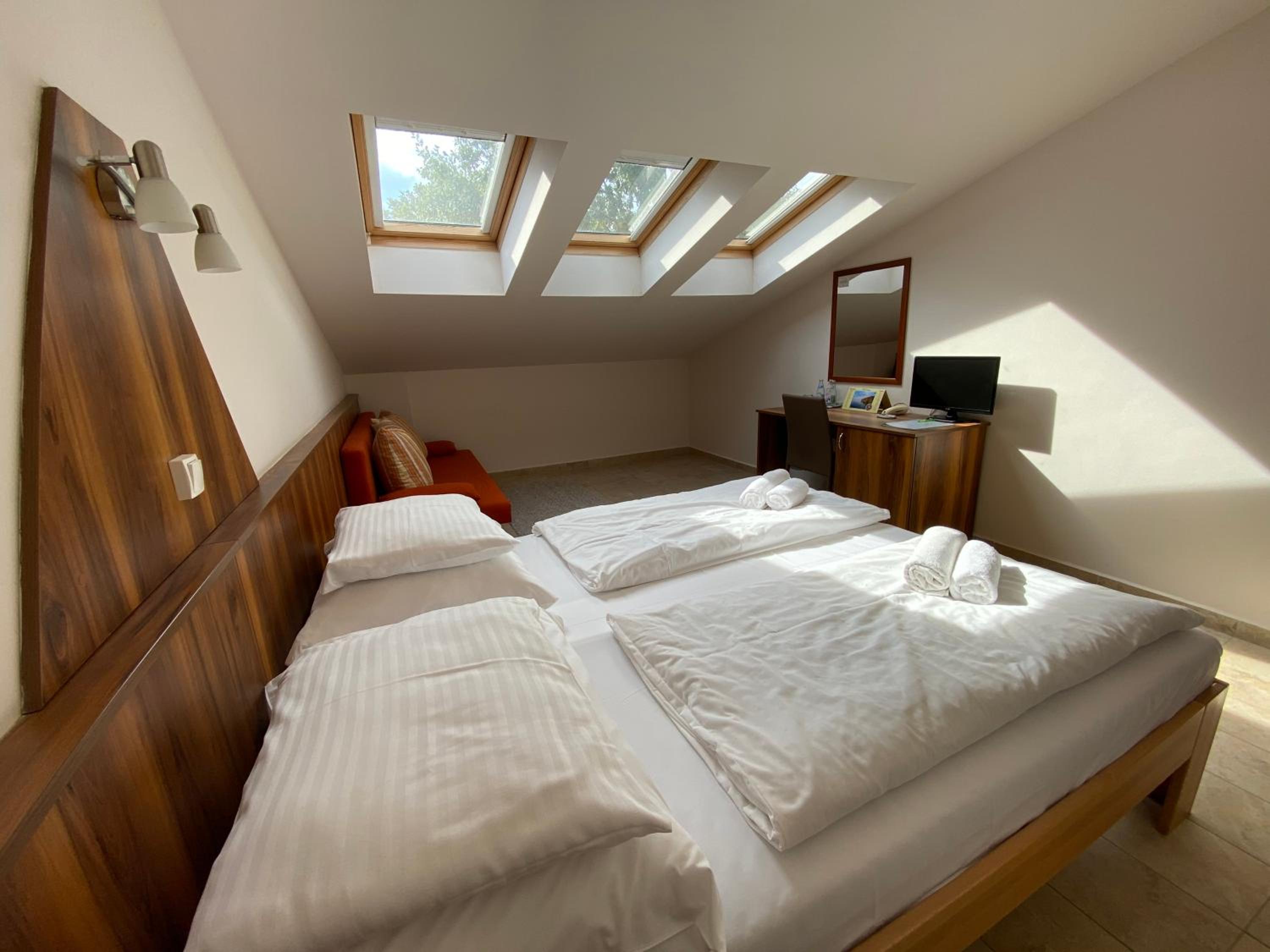 Double or Twin Room - Attic photo 2