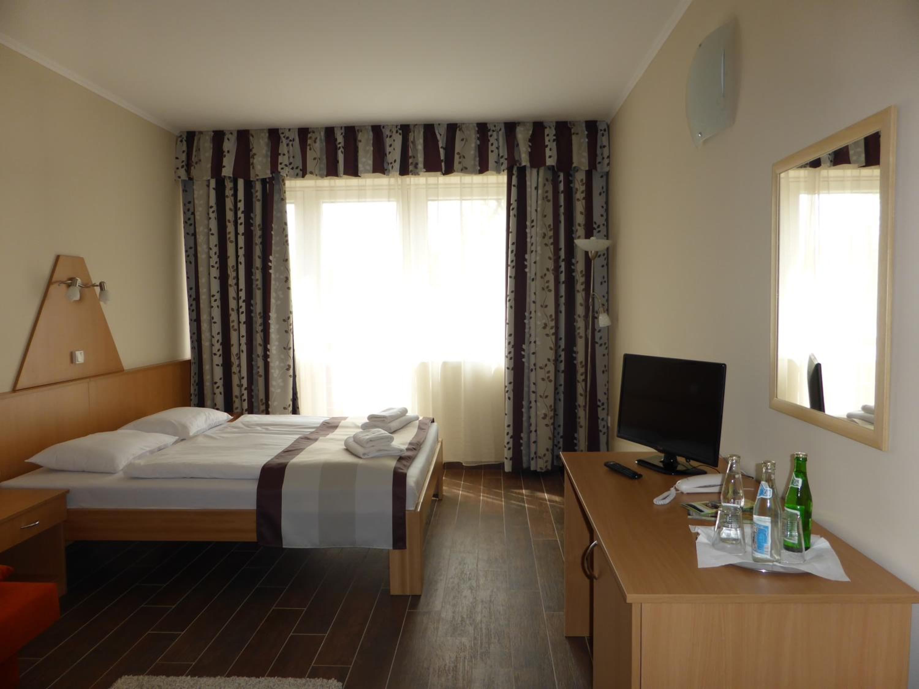 Standard Twin Room with Sofa photo 2