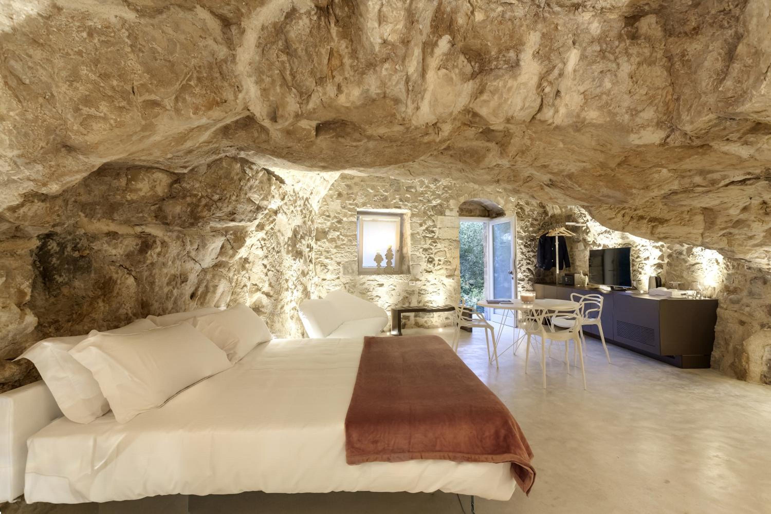 Luxury Suite with Spa Bath