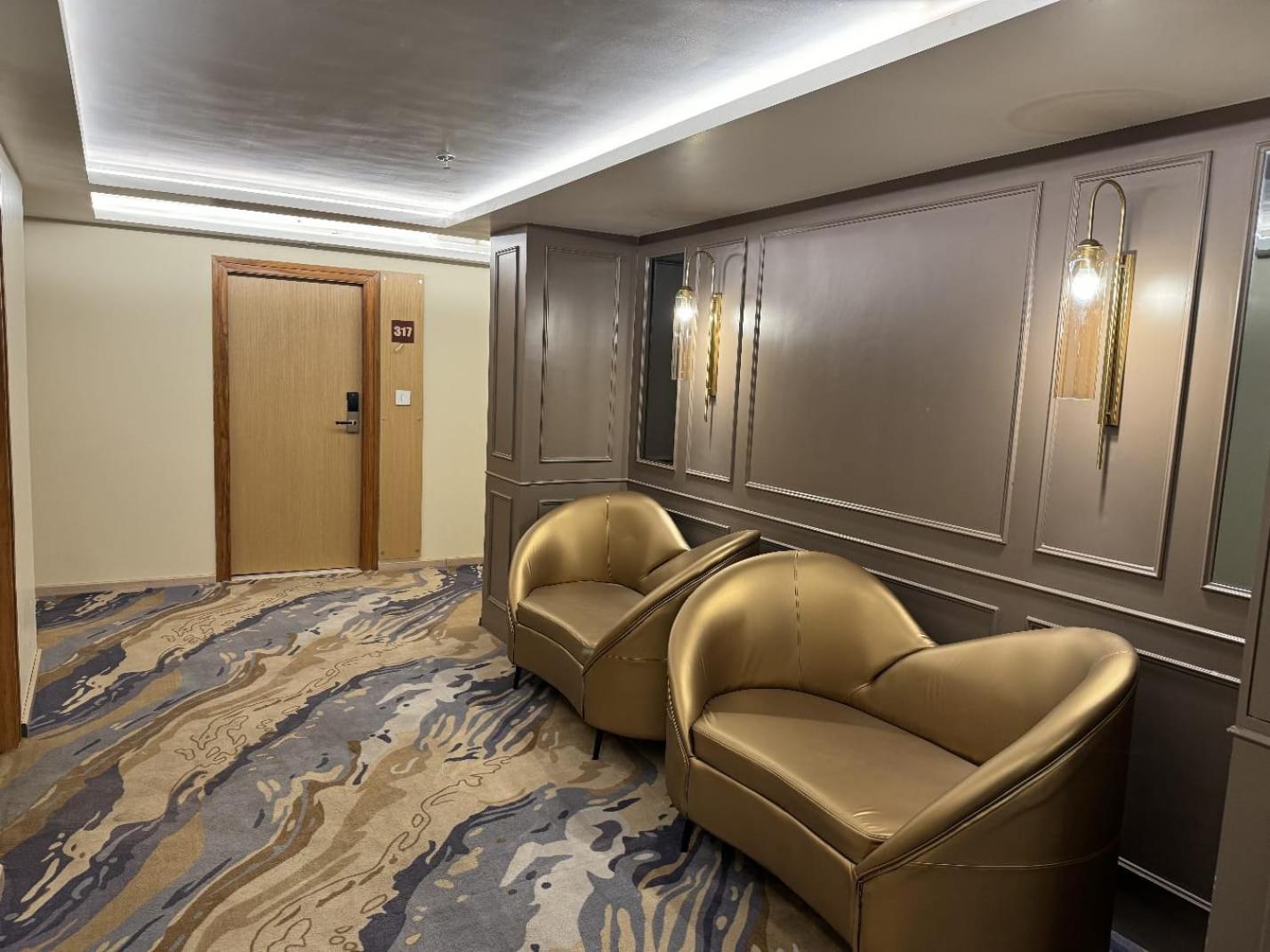 Superior King Room - Photo 4