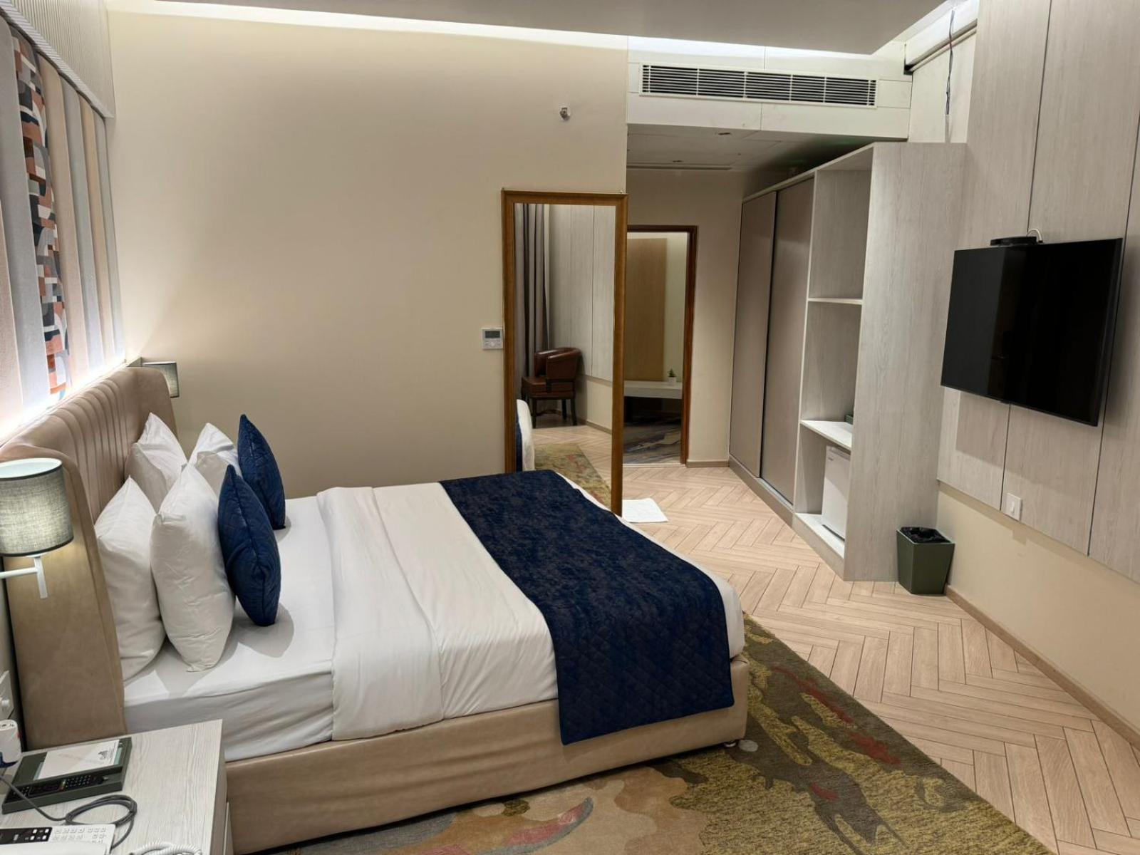 Superior King Room - Photo 3