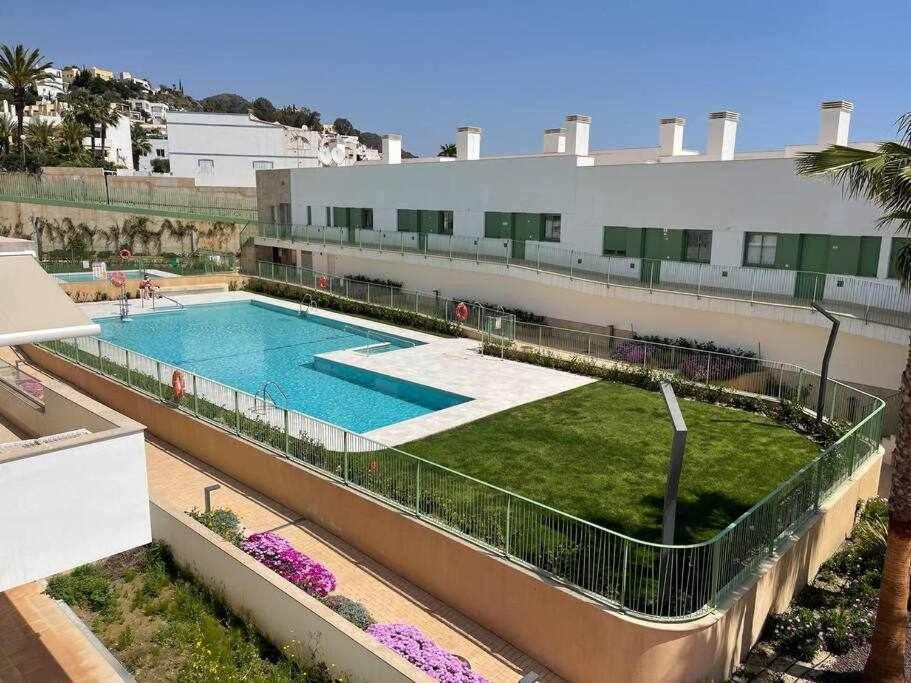 Apartment with Pool View  photo 3