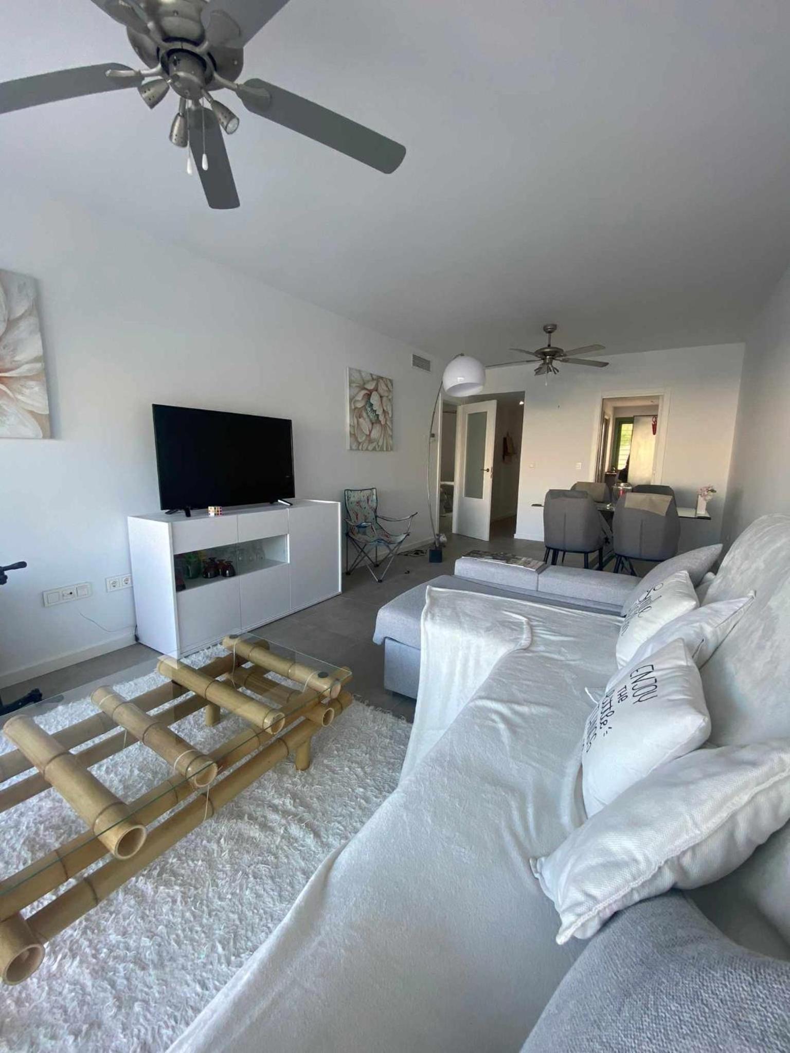 Apartamento con vista a la piscina