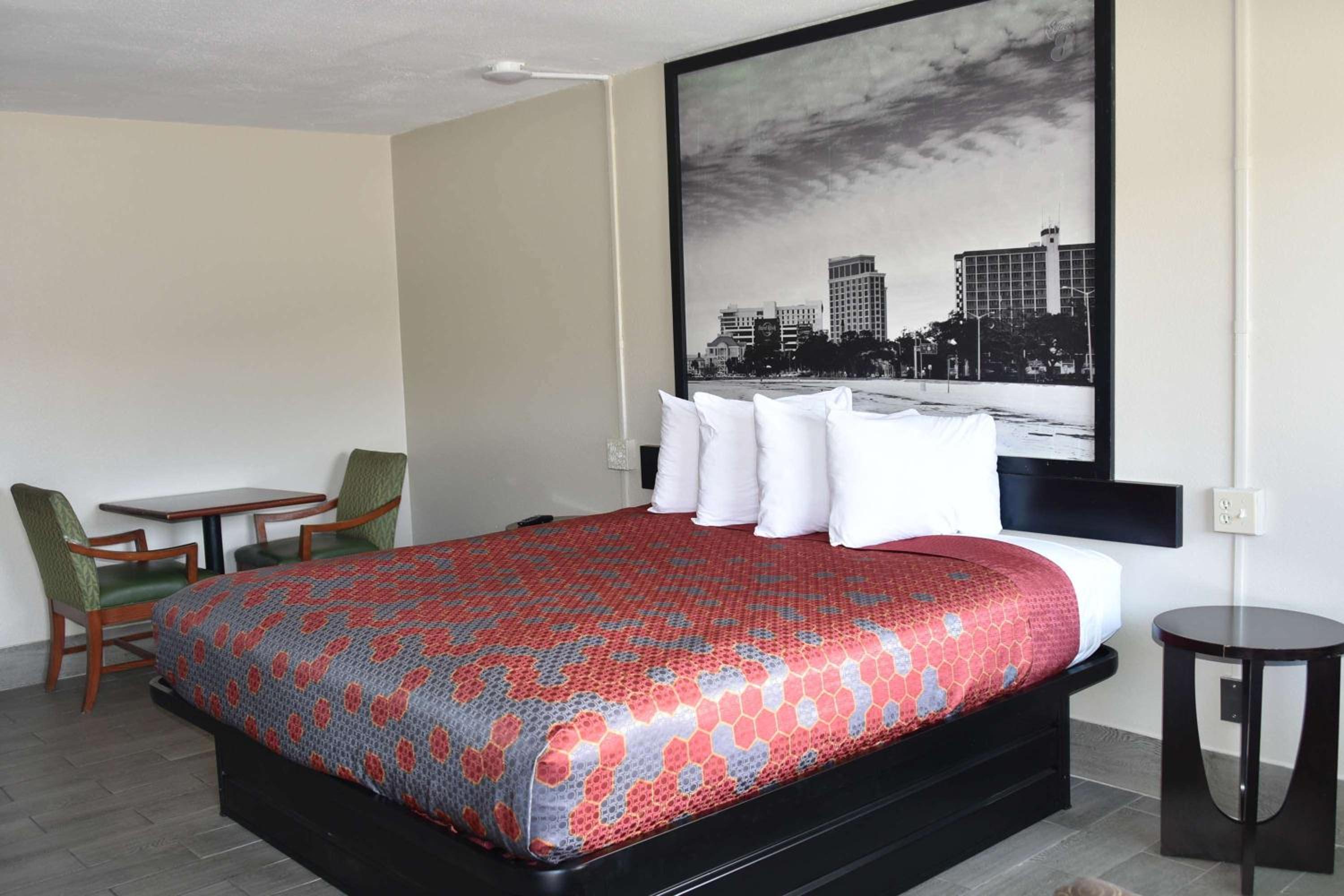 King Room - Non-Smoking - Photo 1