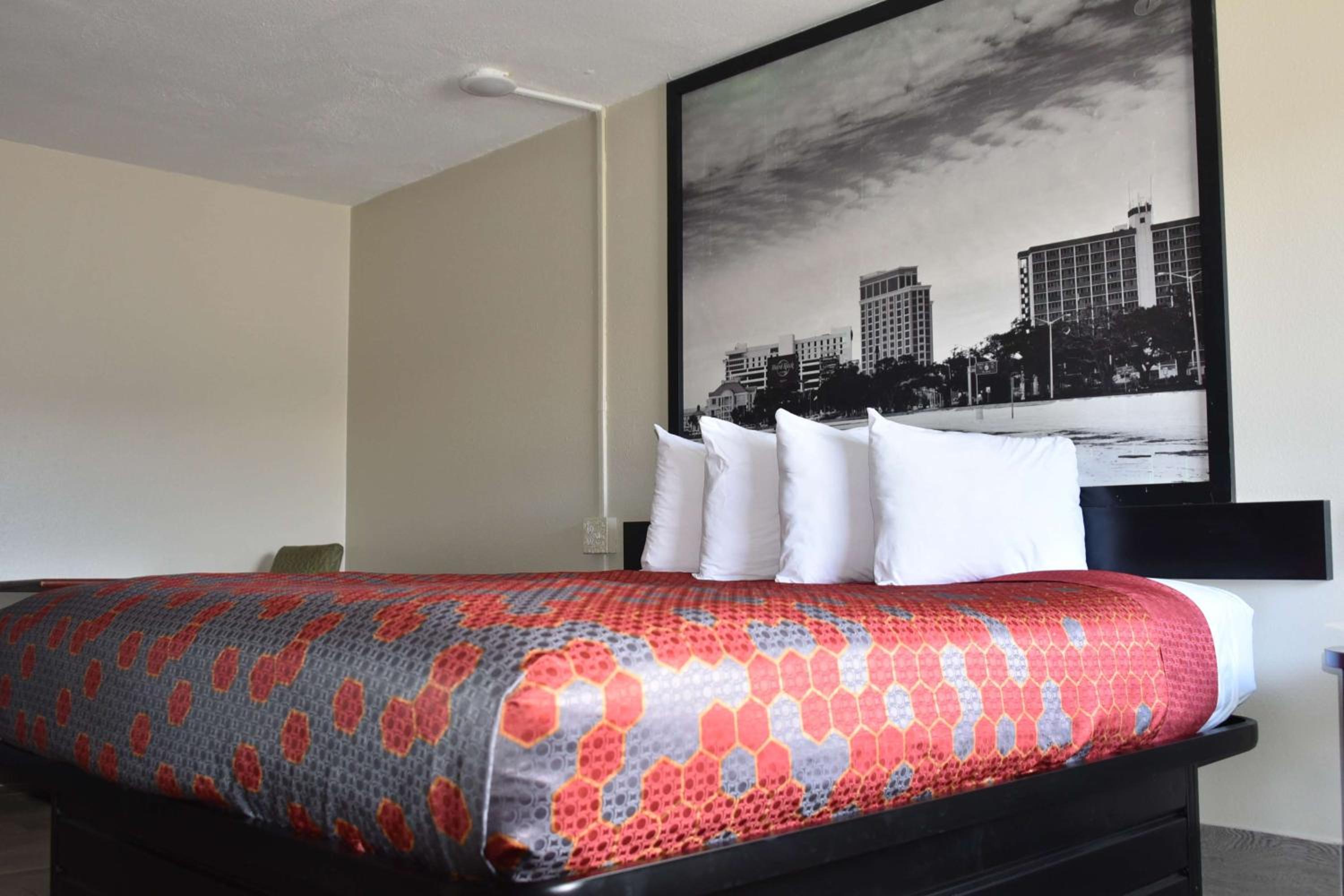 King Room - Non-Smoking - Photo 8