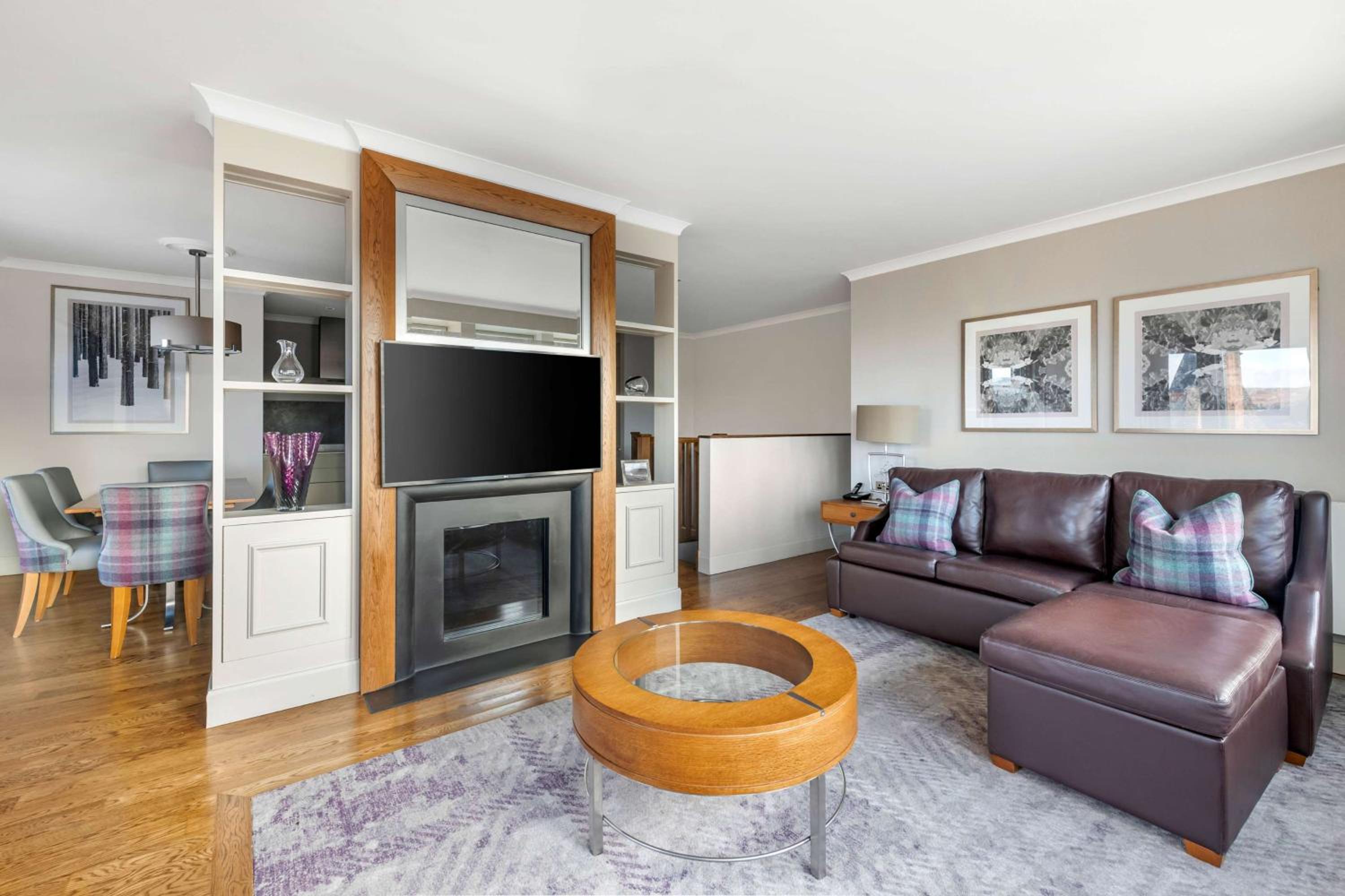 Duplex Two-Bedroom Suite with Sofa Bed - Photo 3