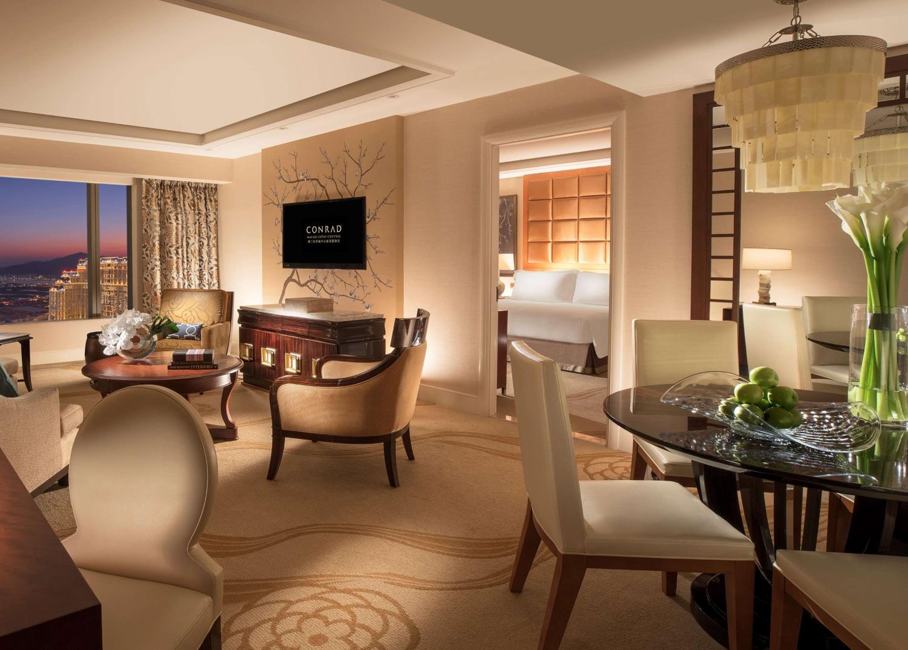 Deluxe King Suite - Photo 5
