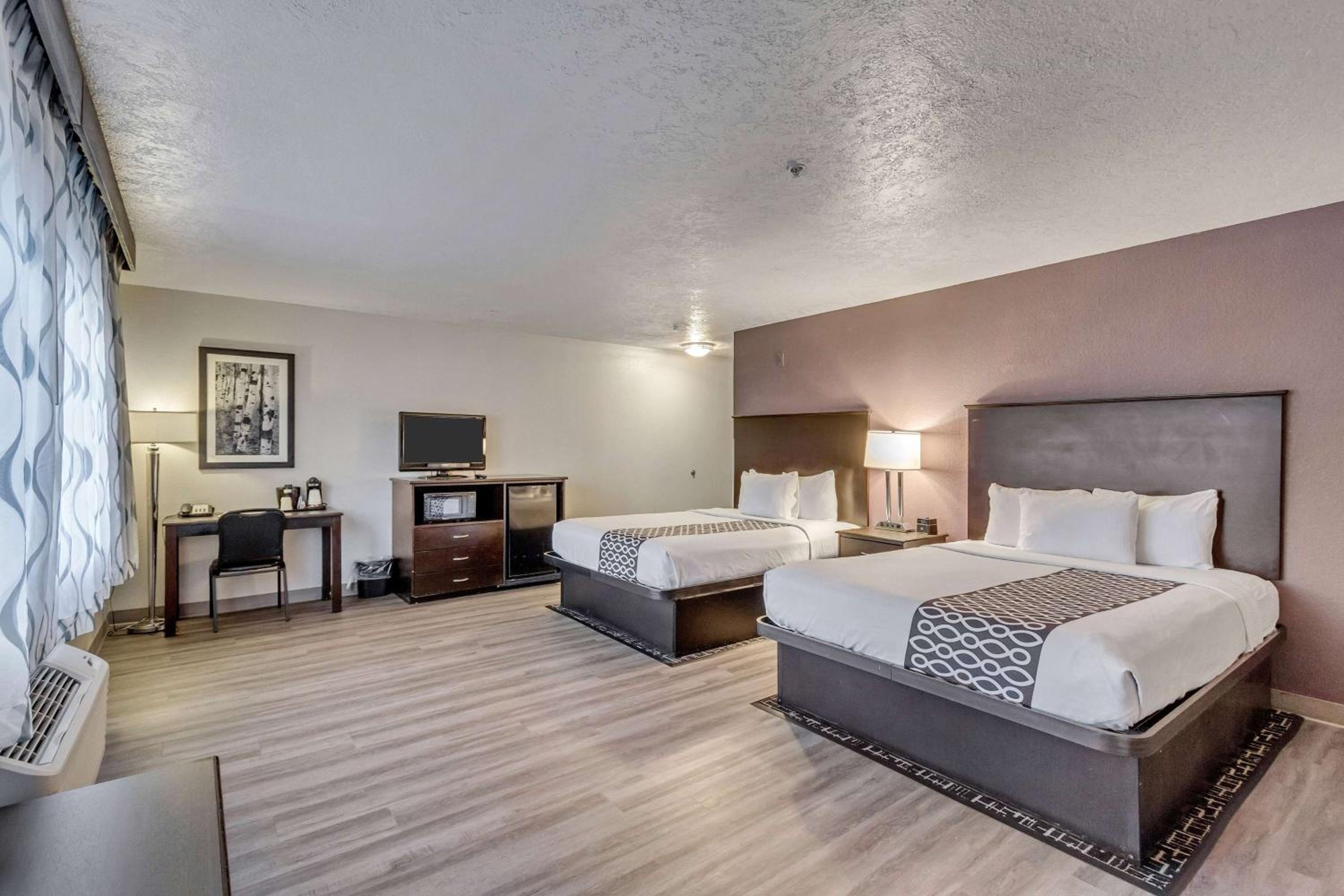 Queen Room with Two Queen Beds - Non-Smoking - Photo 1