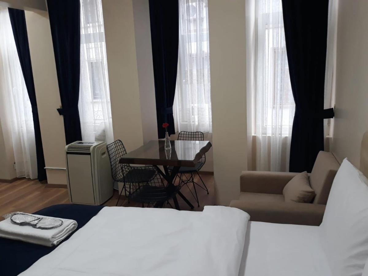 Deluxe Double Room (2 Adults + 1 Child) photo 2