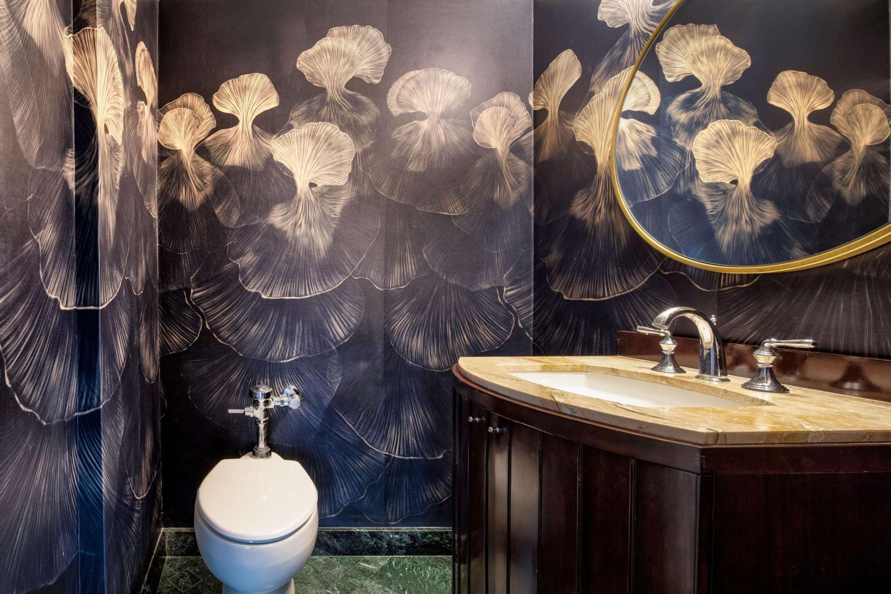 Plaza Luxury Suite - Photo 3