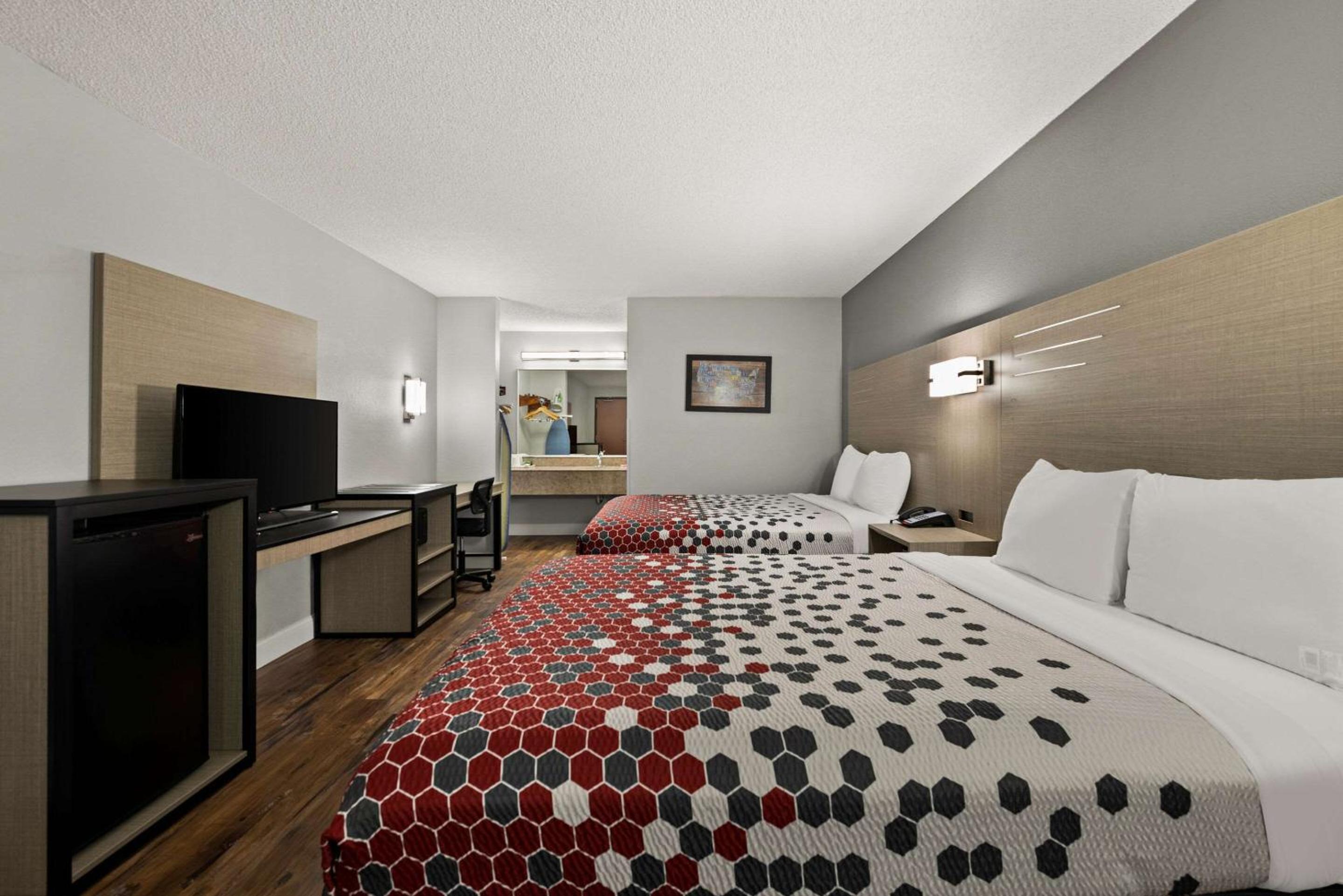 Double Room With Two Double Beds - Non-Smoking - Photo 2