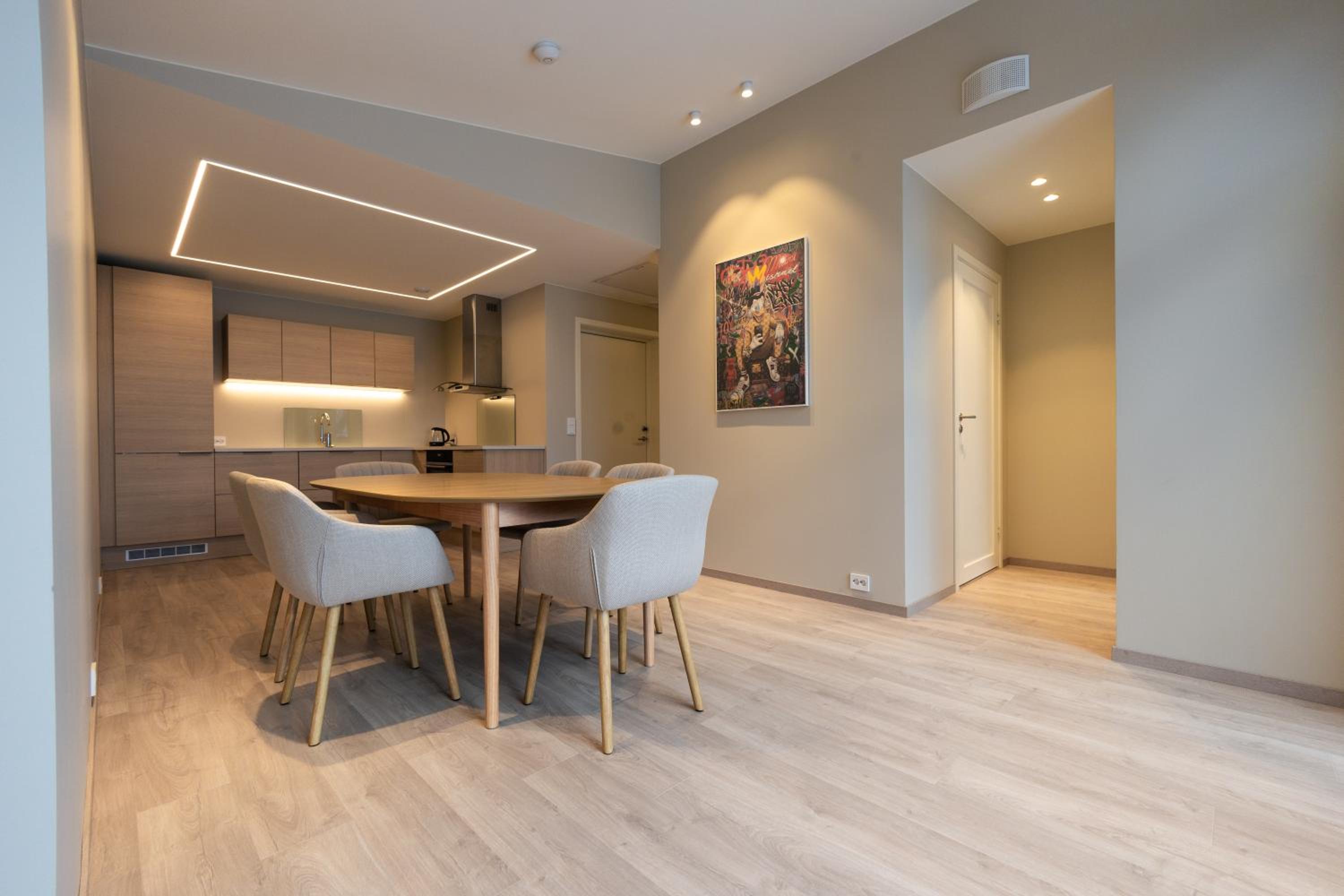 Three-Bedroom Apartment with View photo 2