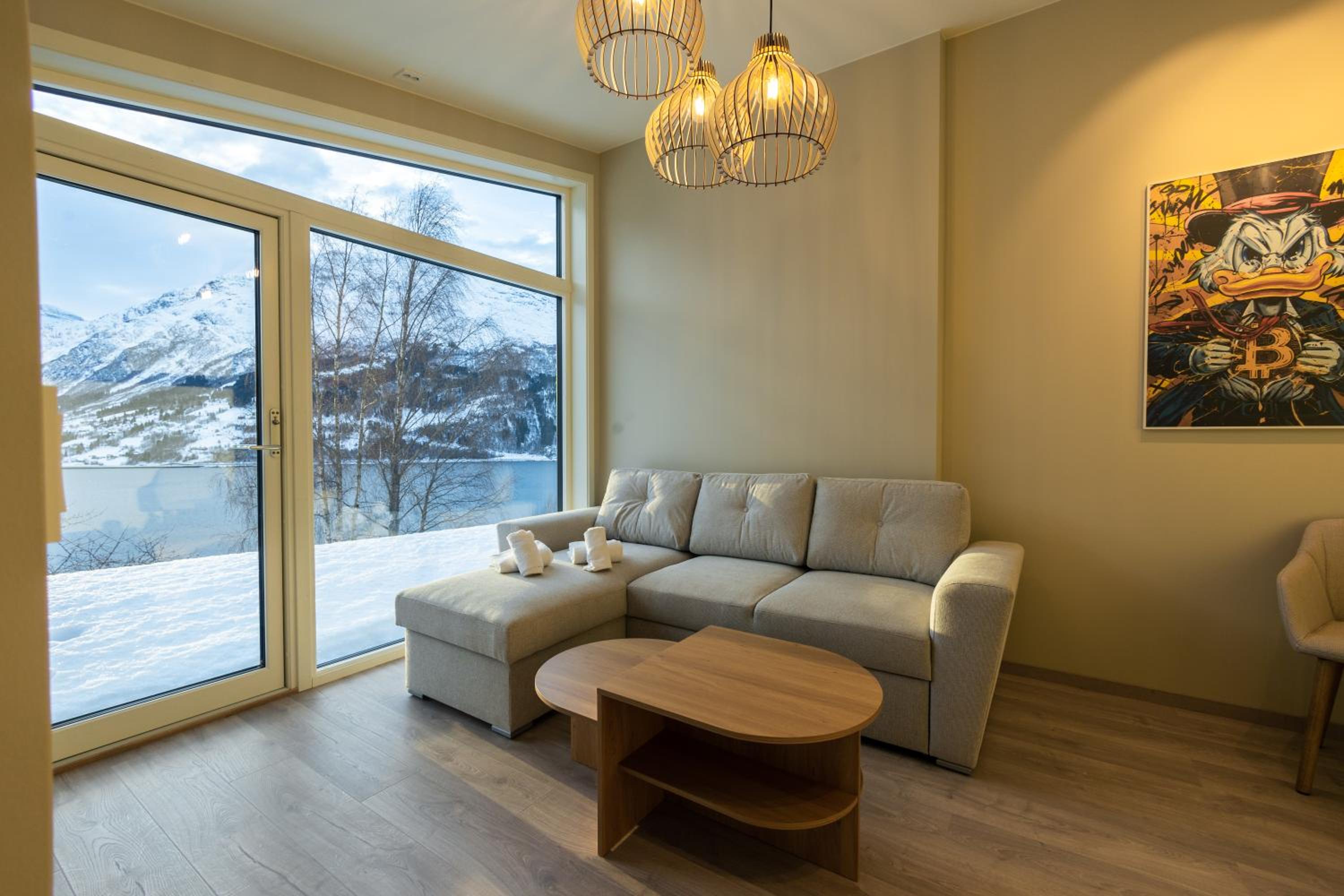 Three-Bedroom Apartment with View photo 1