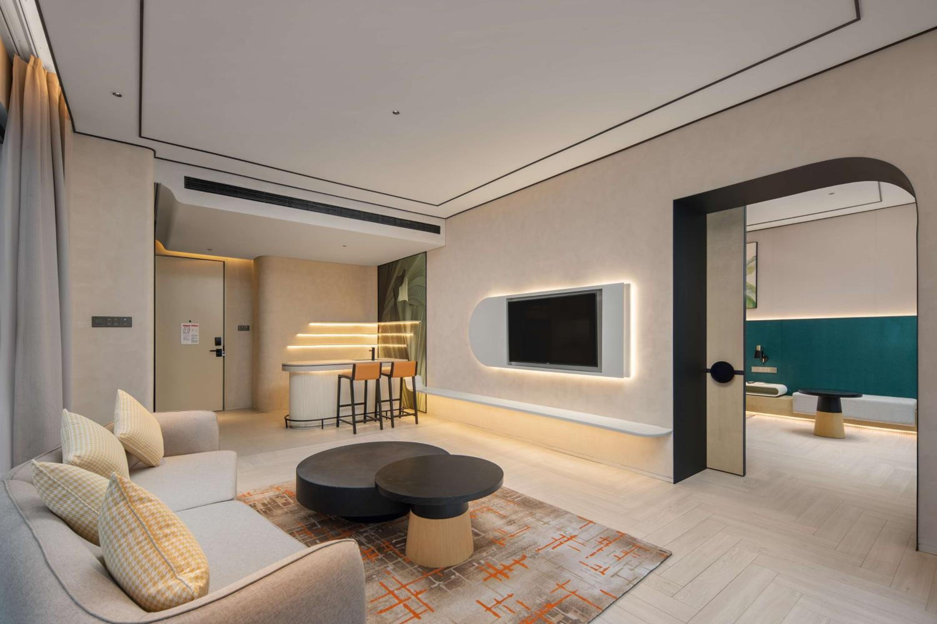 Deluxe King Suite photo 1