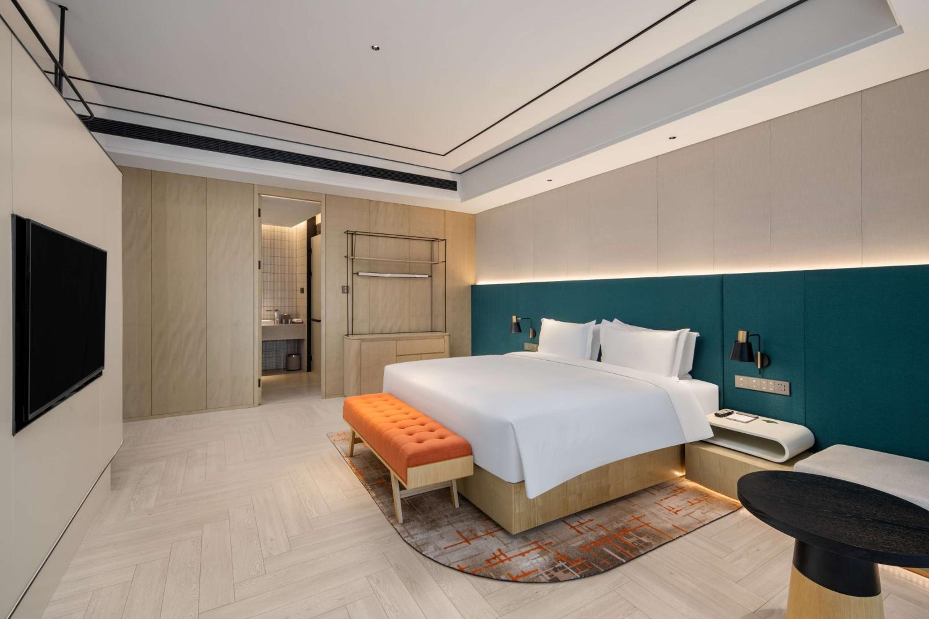 Deluxe King Suite photo 3