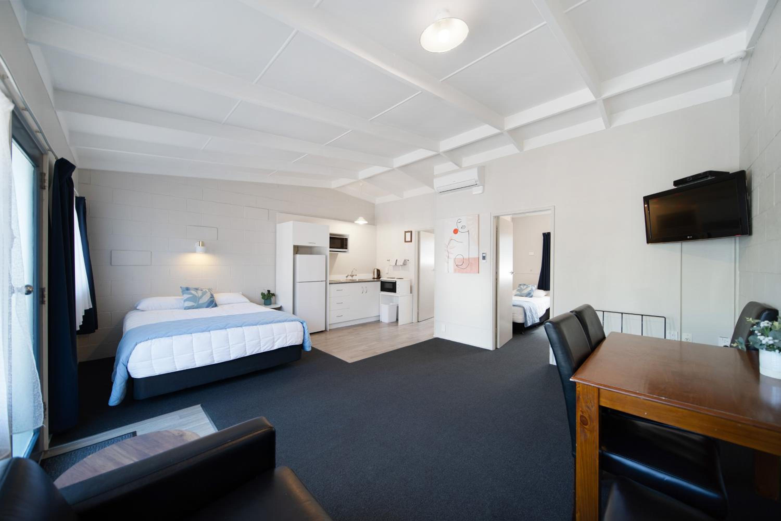 One-Bedroom Apartment - Photo 1