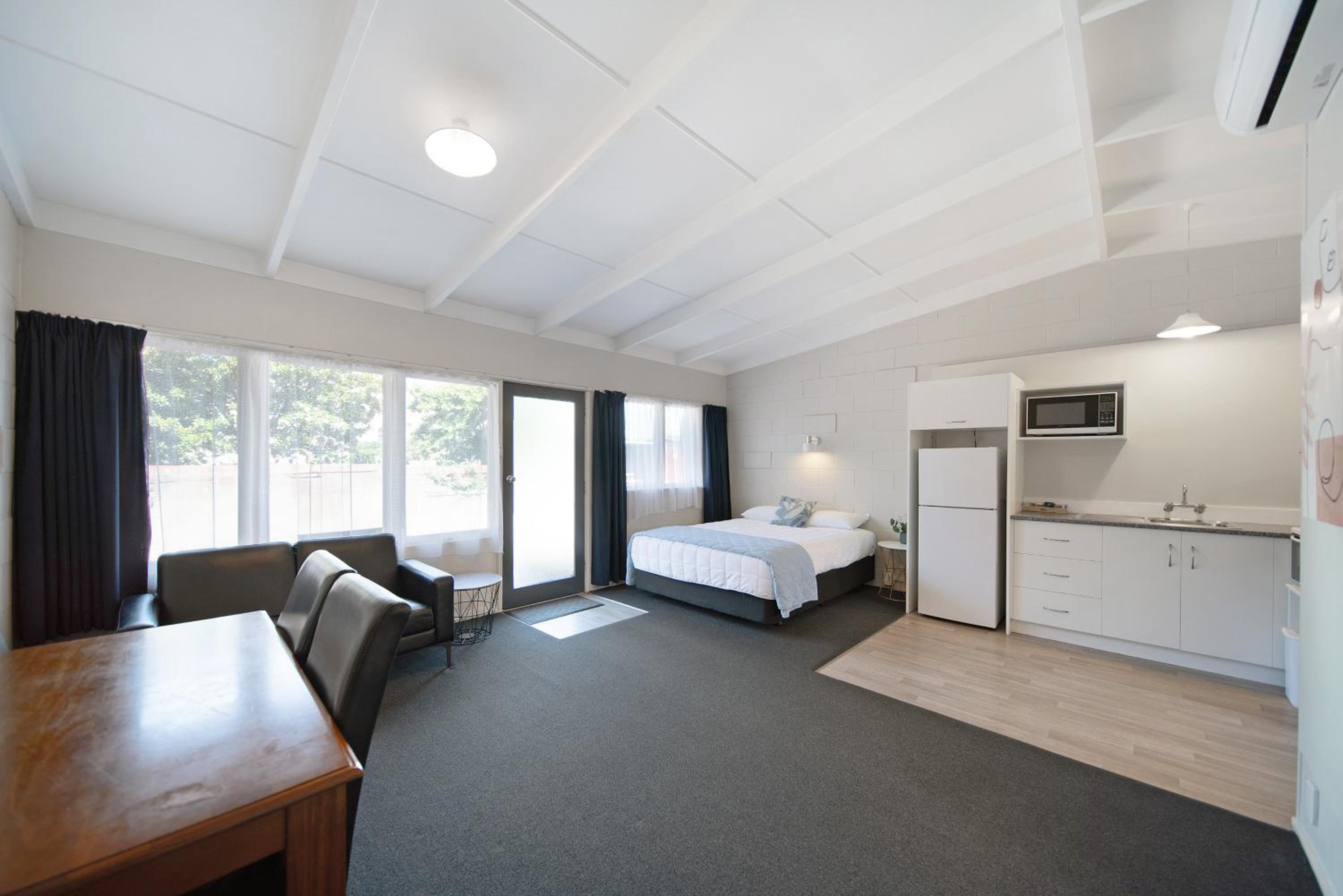 One-Bedroom Apartment - Photo 5