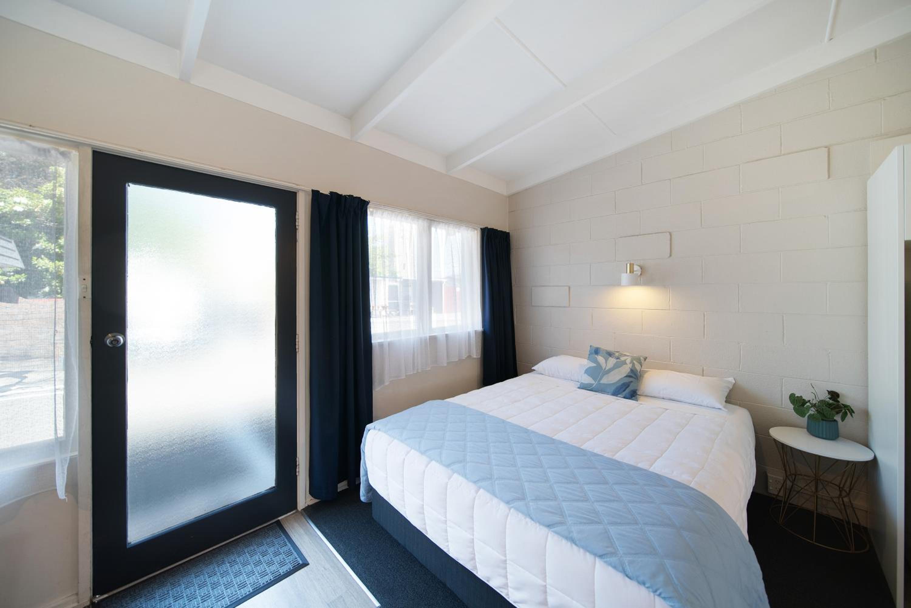 One-Bedroom Apartment - Photo 6
