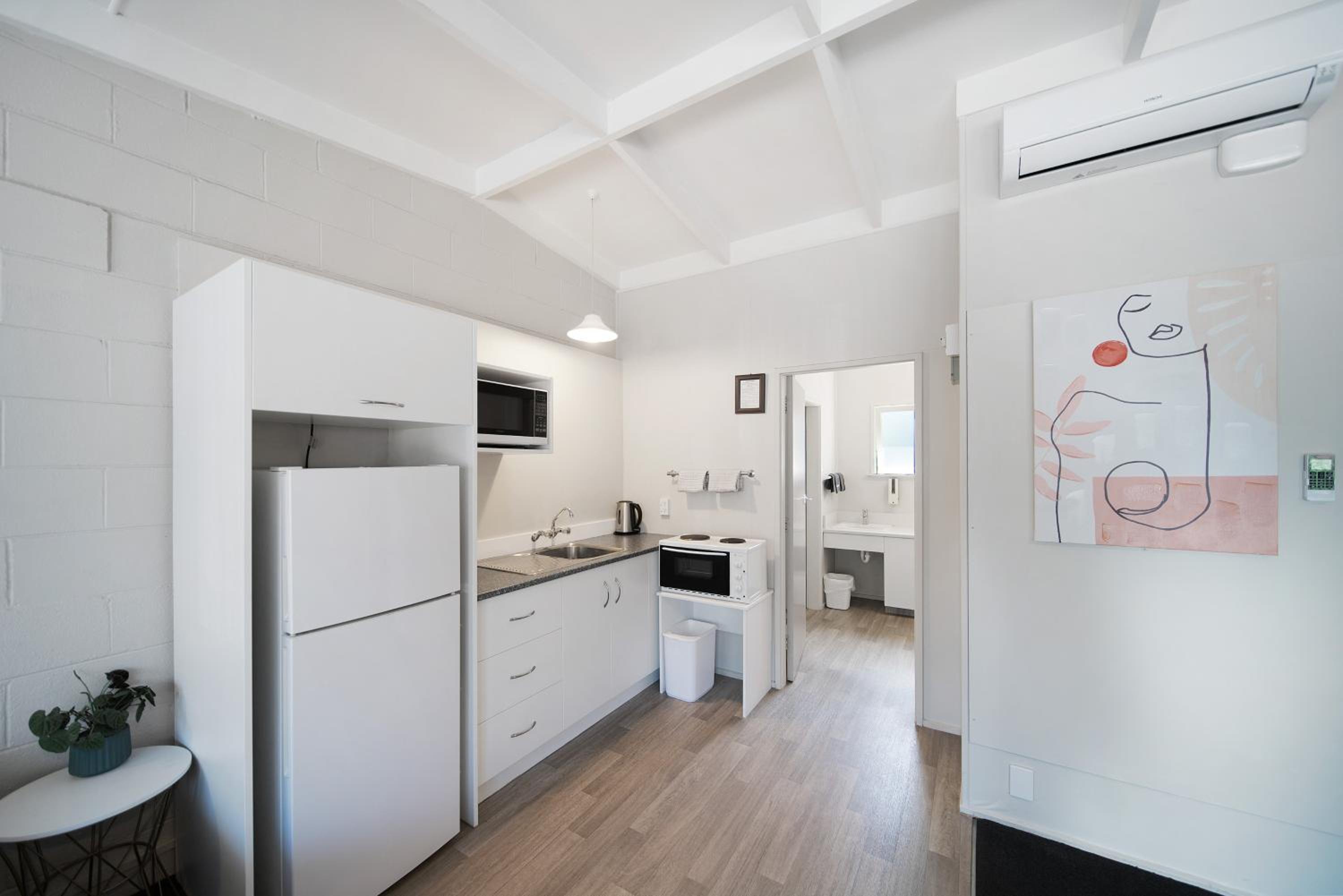 One-Bedroom Apartment - Photo 7