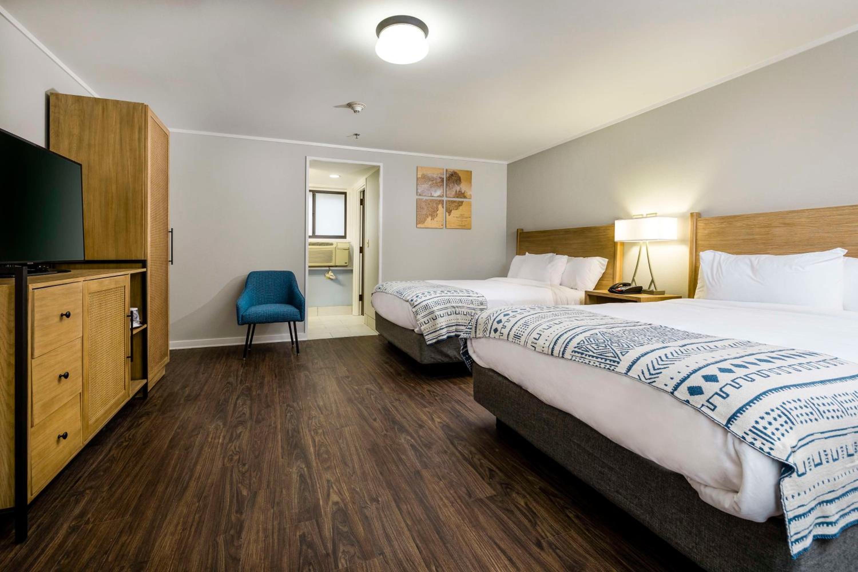 Brookside Queen Room with Two Queen Beds - Photo 1