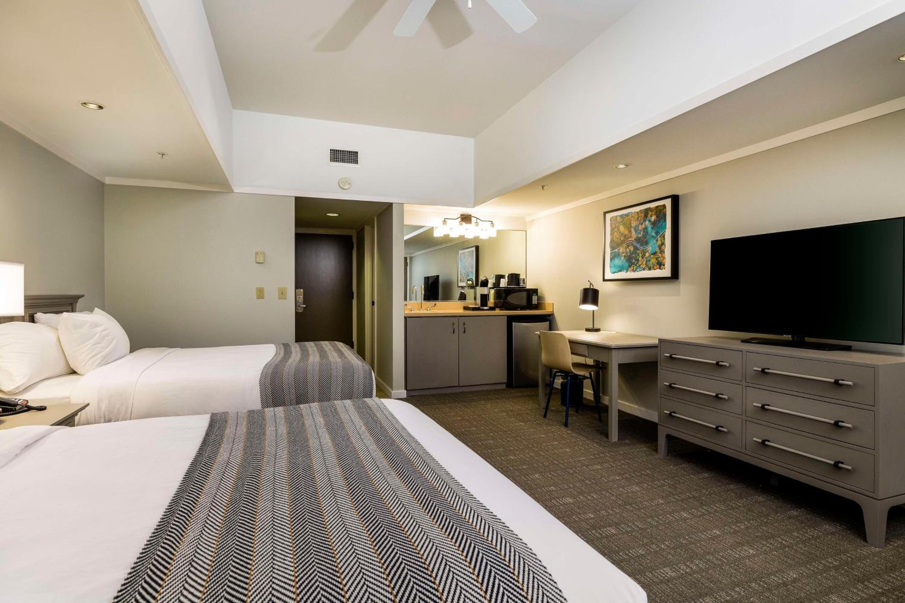 Queen Room with Two Queen Beds and Balcony or Patio - Golf View - Photo 1