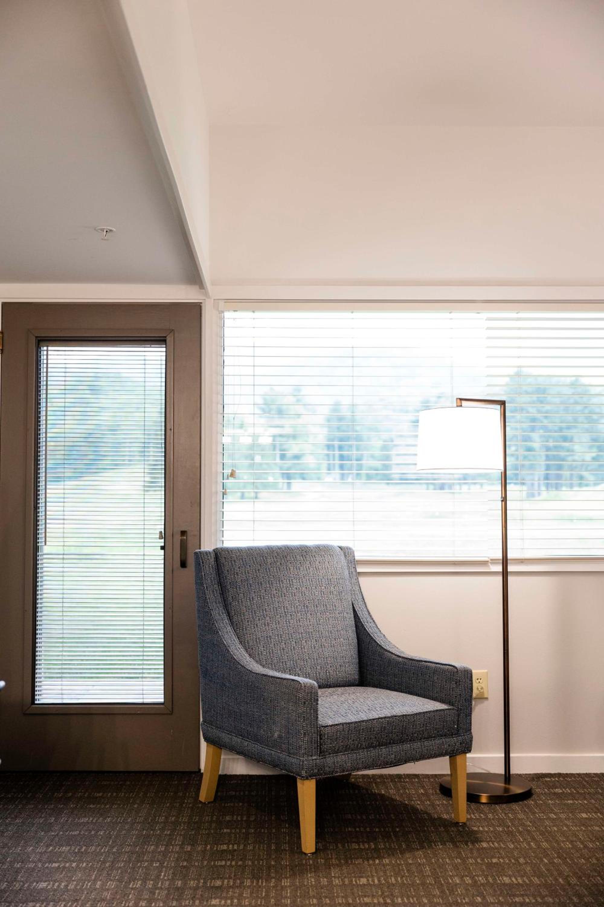Queen Room with Two Queen Beds and Balcony or Patio - Golf View - Photo 5