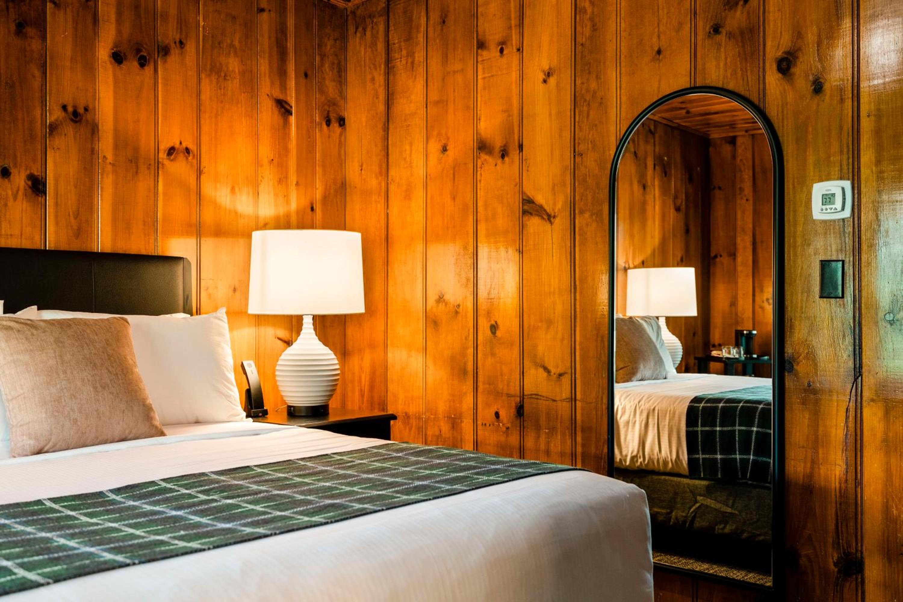 Historic Inn King Room - Photo 4