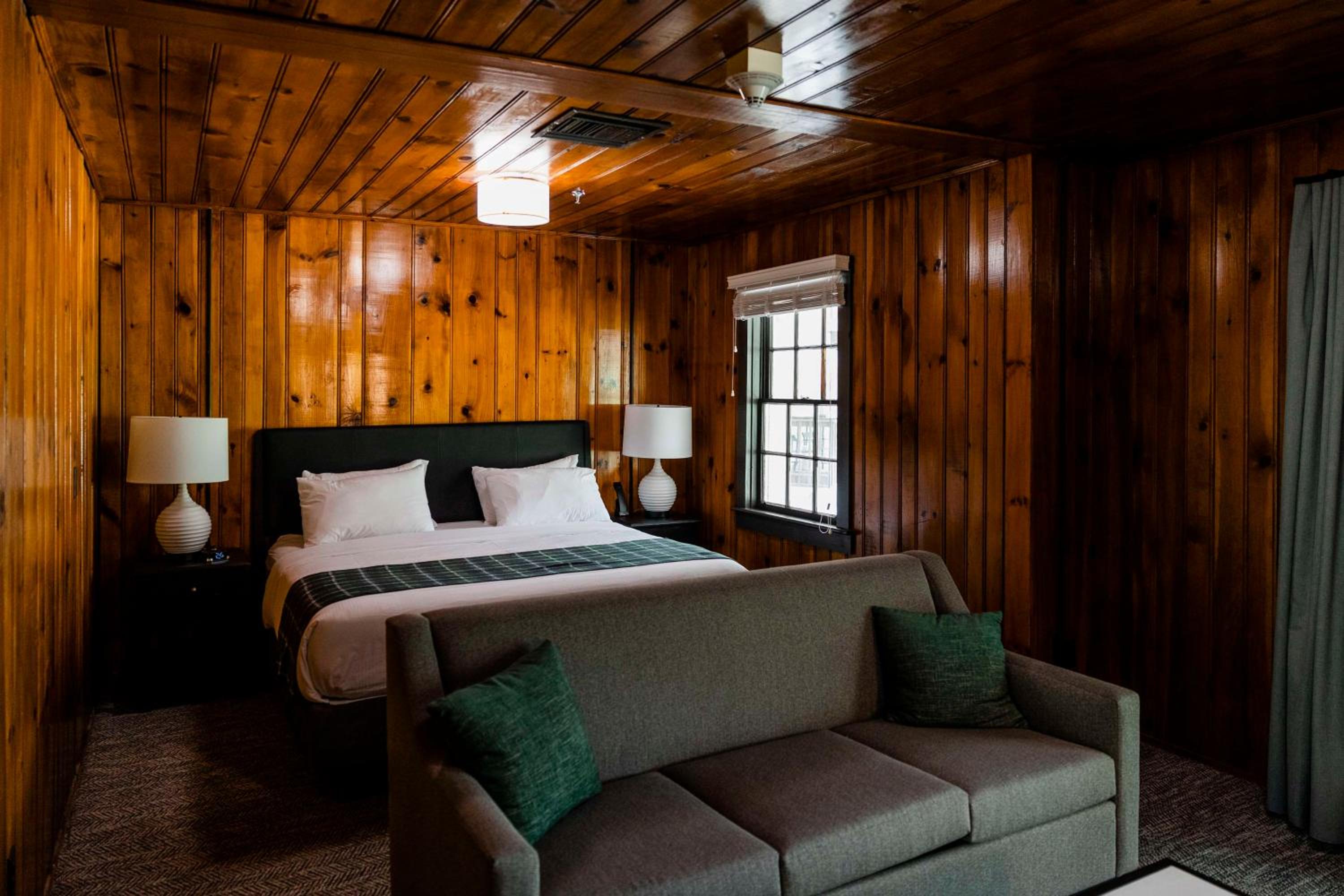 One-Bedroom King Suite with Balcony - Photo 1