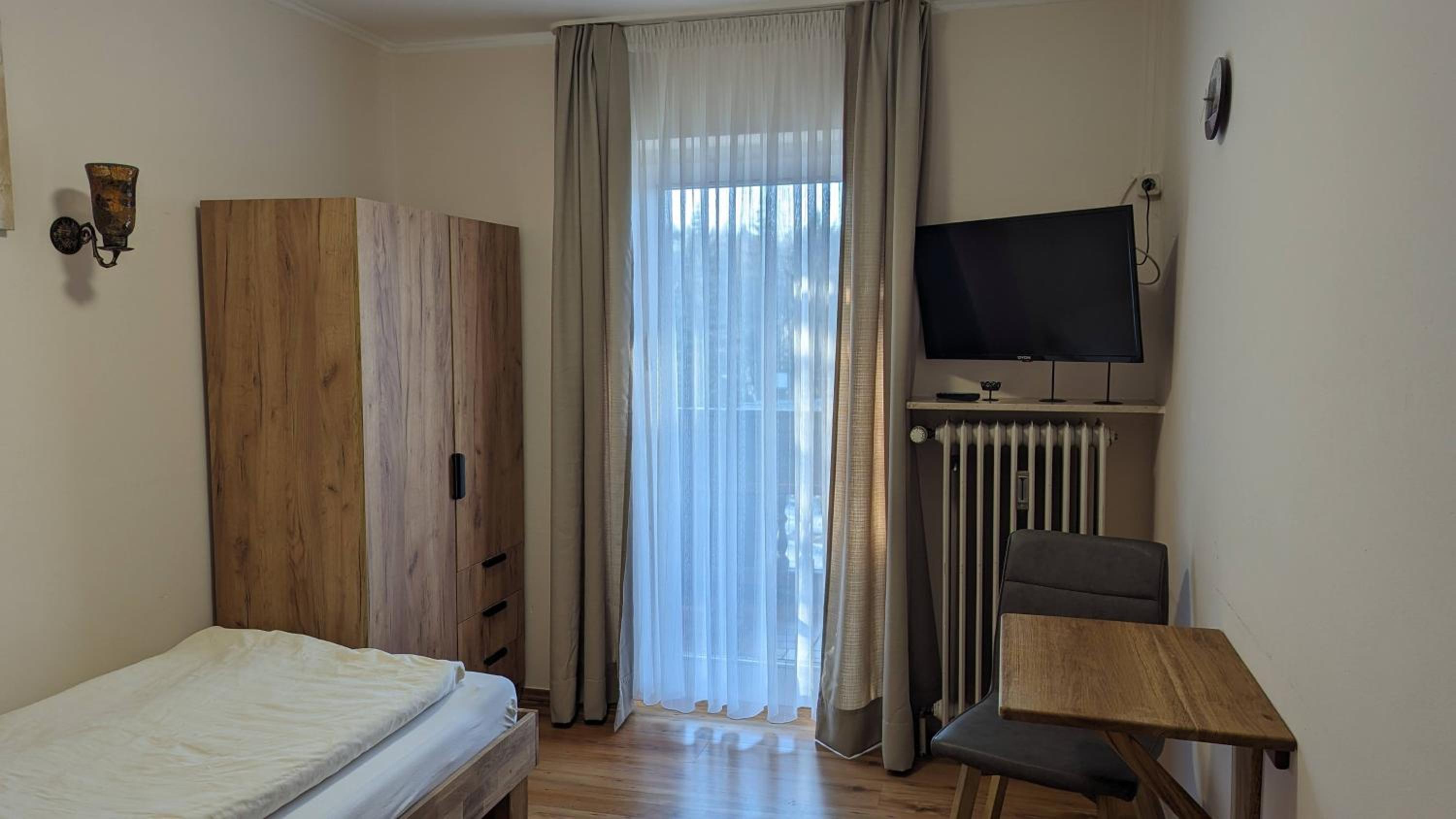 Single Room with Balcony photo 2