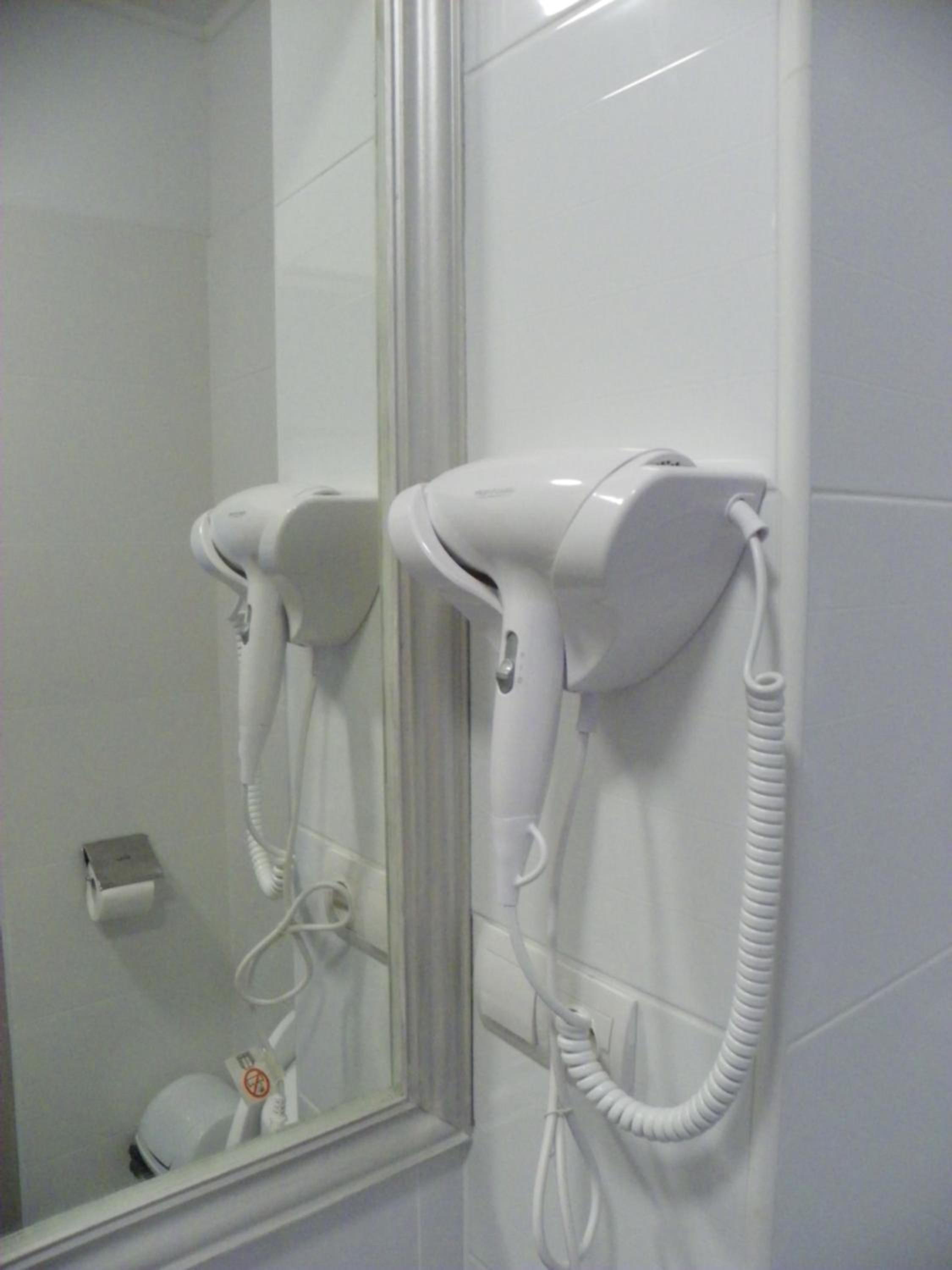 Deluxe Double Room with Balcony - Photo 8