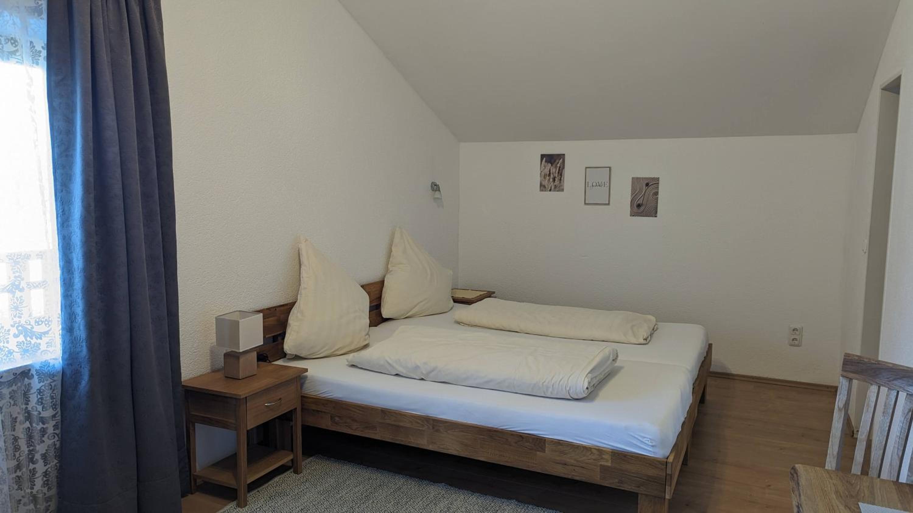 Double Room with Balcony - Photo 9