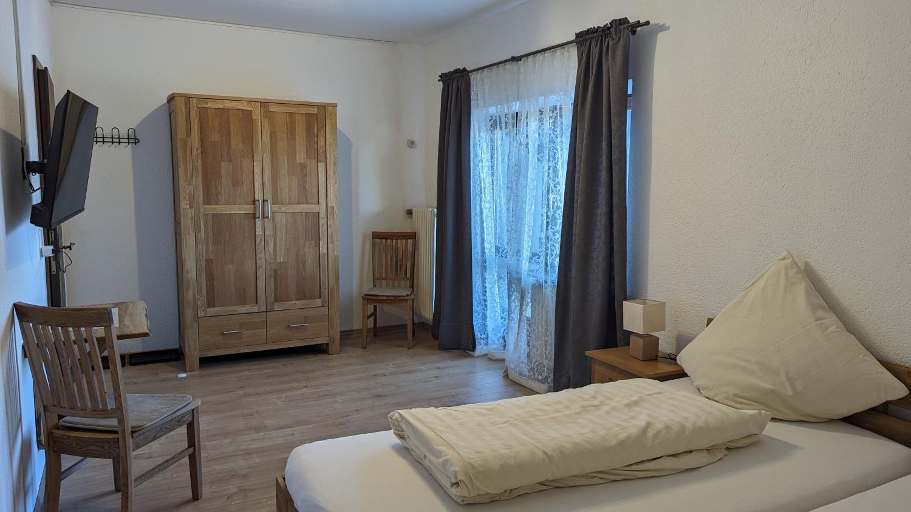 Double Room with Balcony - Photo 10