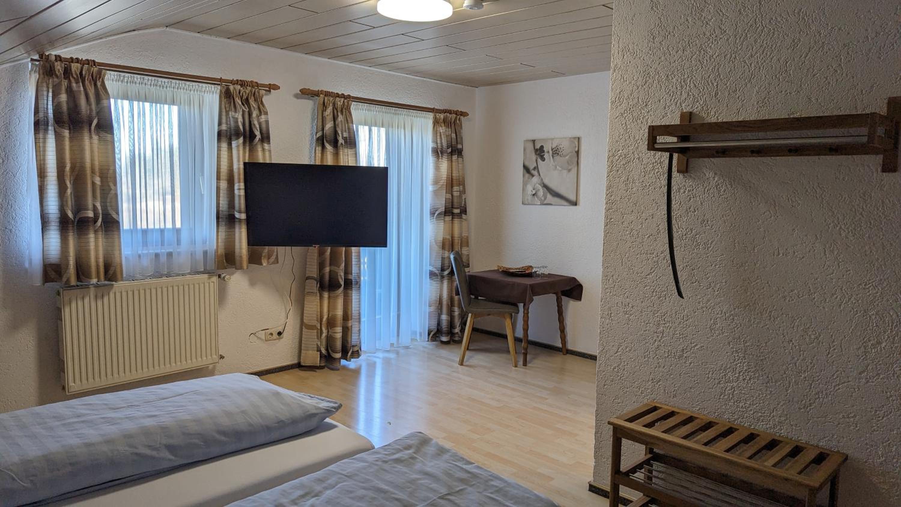 Double Room with Balcony - Photo 2