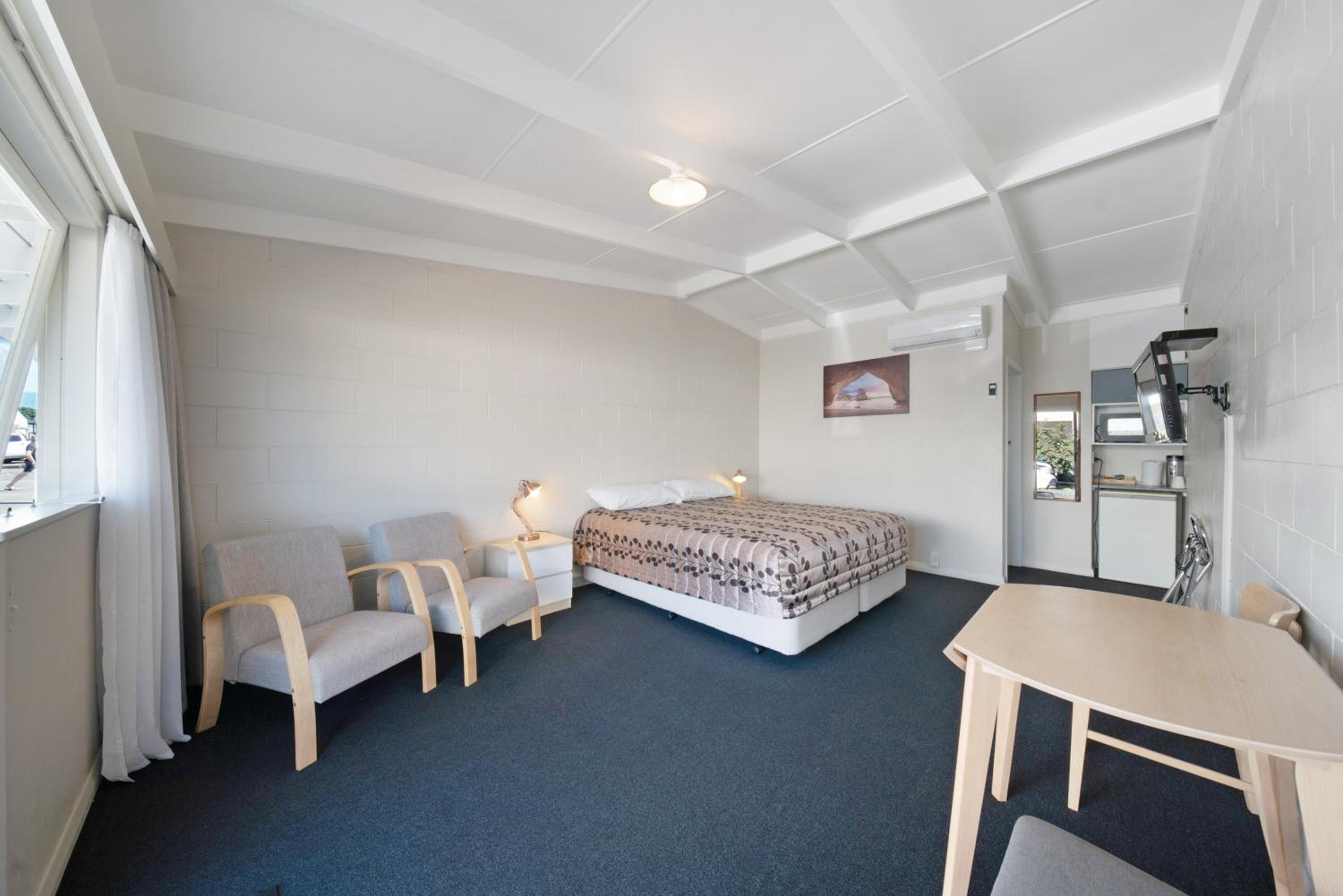 Standard King Room - Photo 1