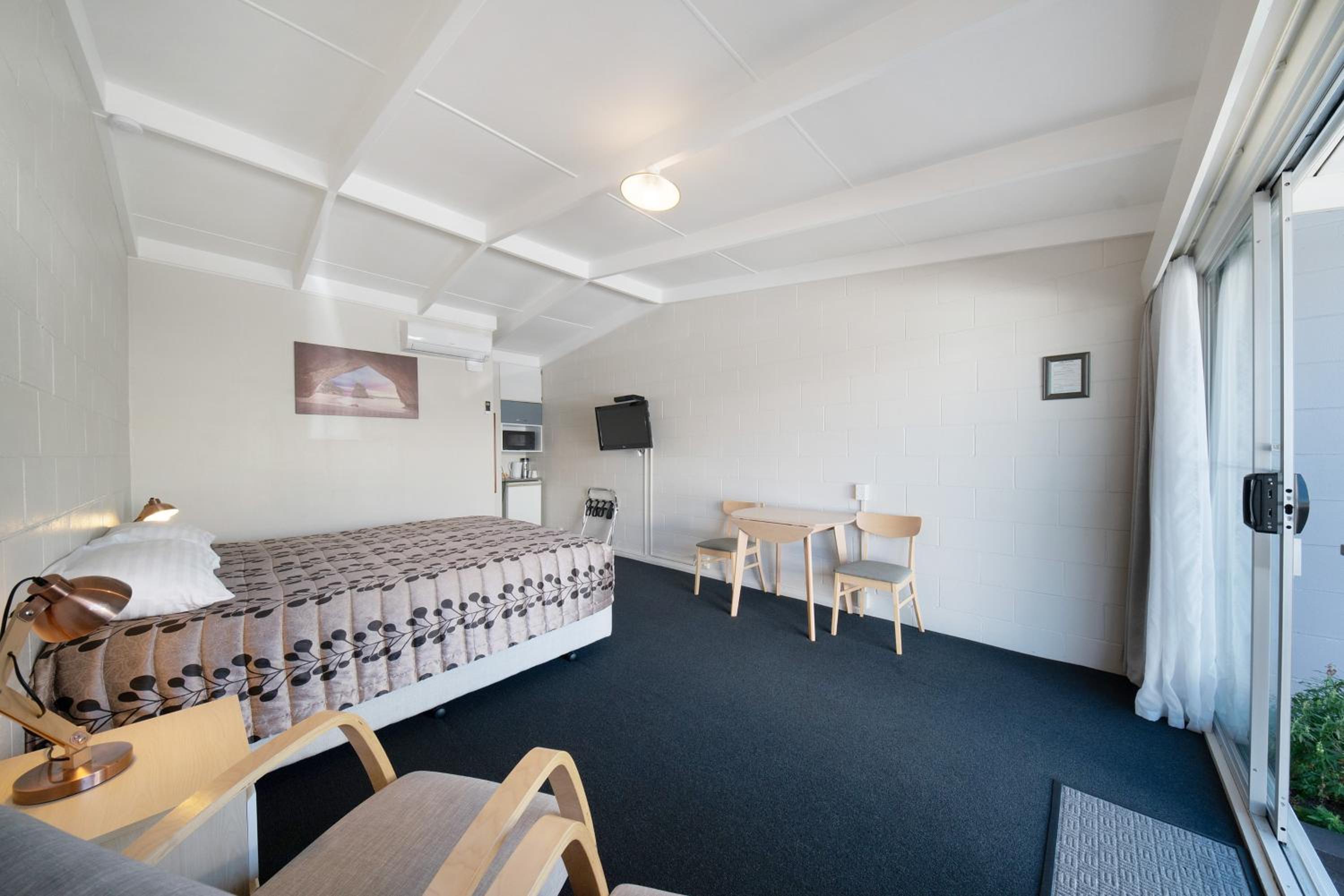 Standard King Room - Photo 4