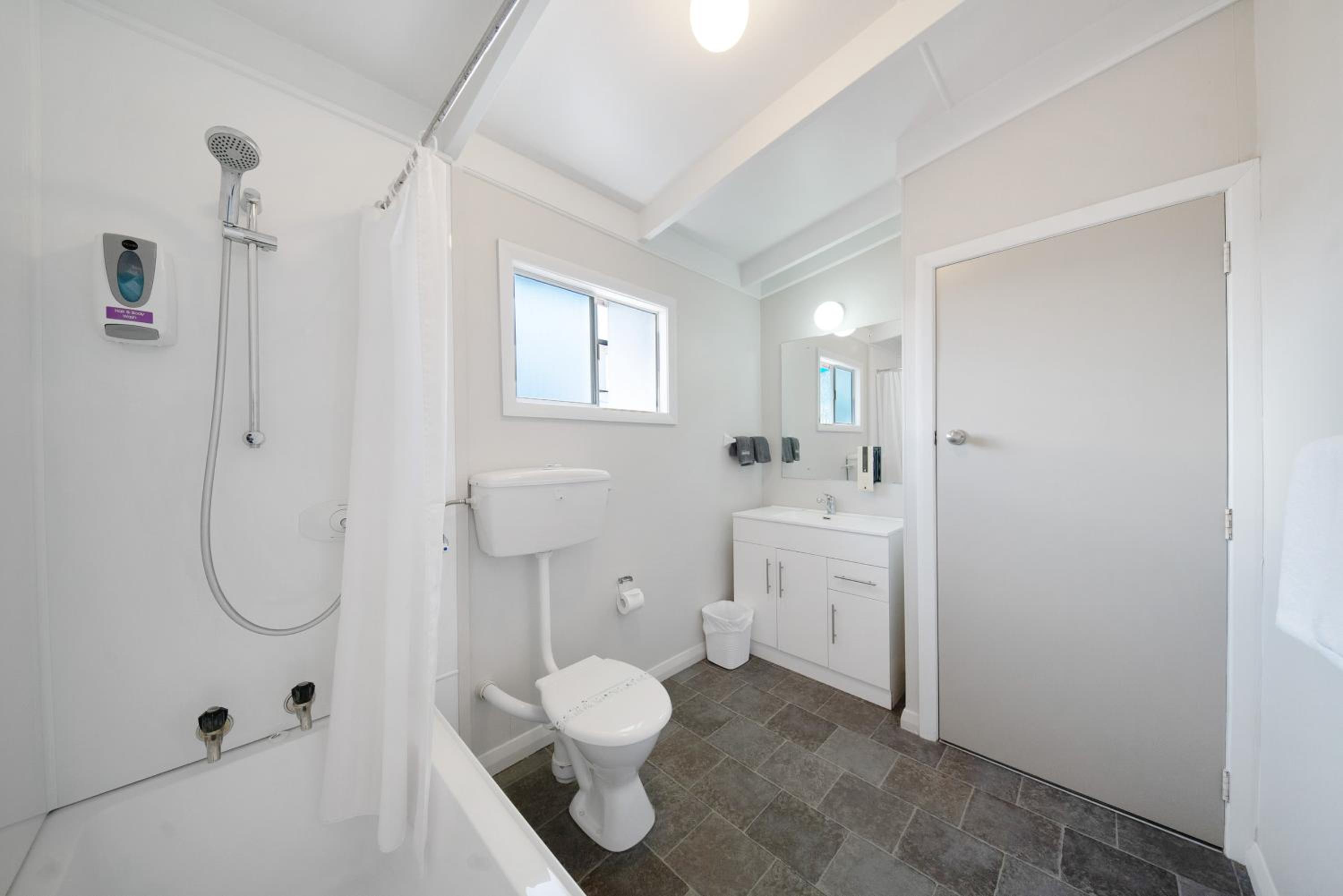 Standard King Room - Photo 2