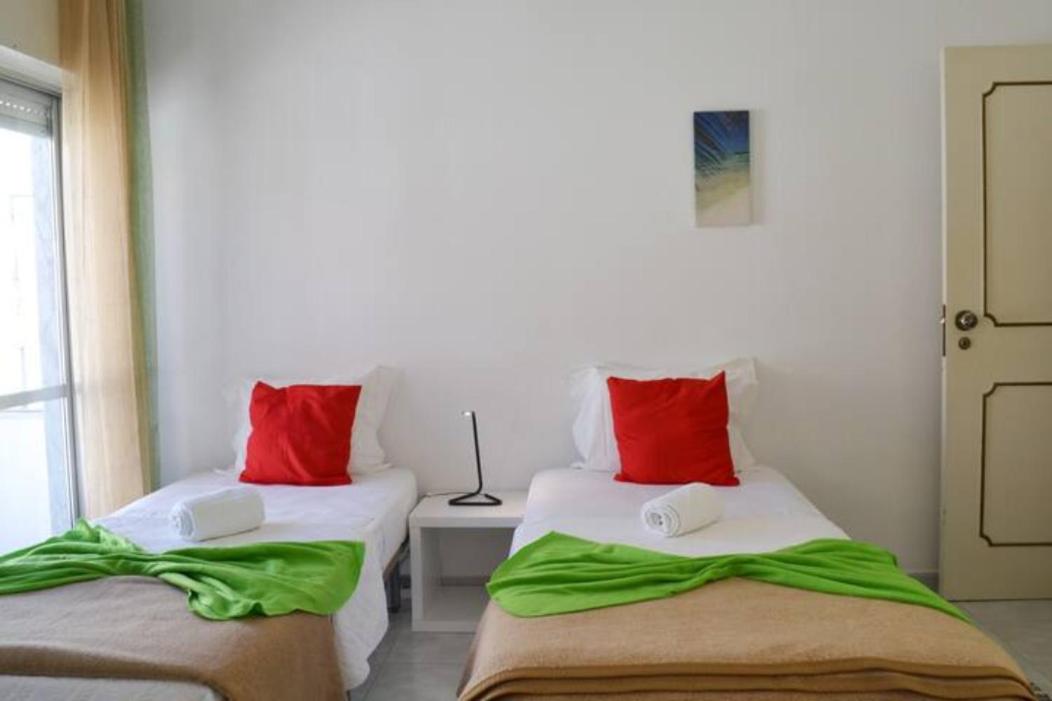 Basic Triple Room with Shared Bathroom