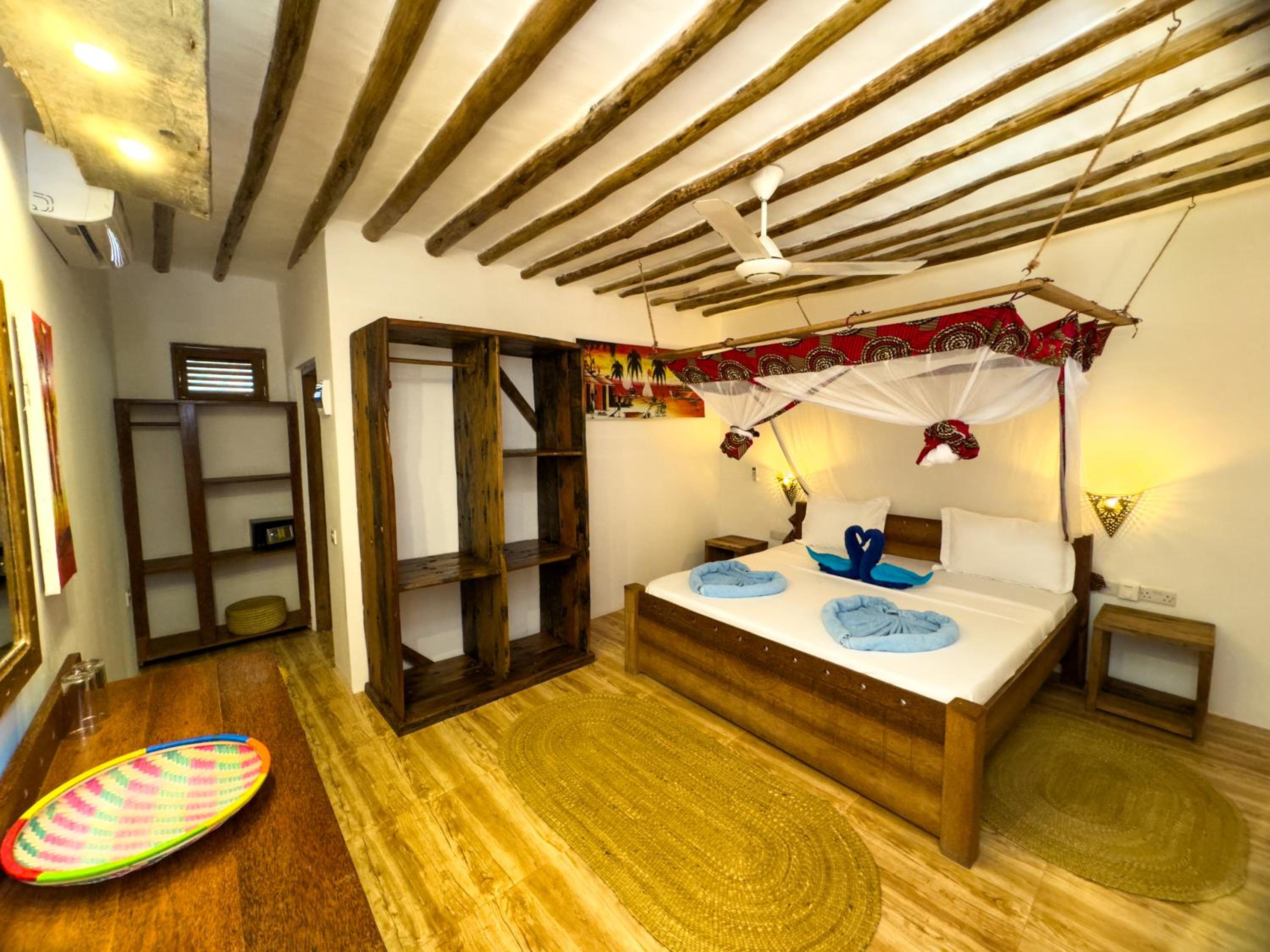 Deluxe Bungalow with Pool View photo 3