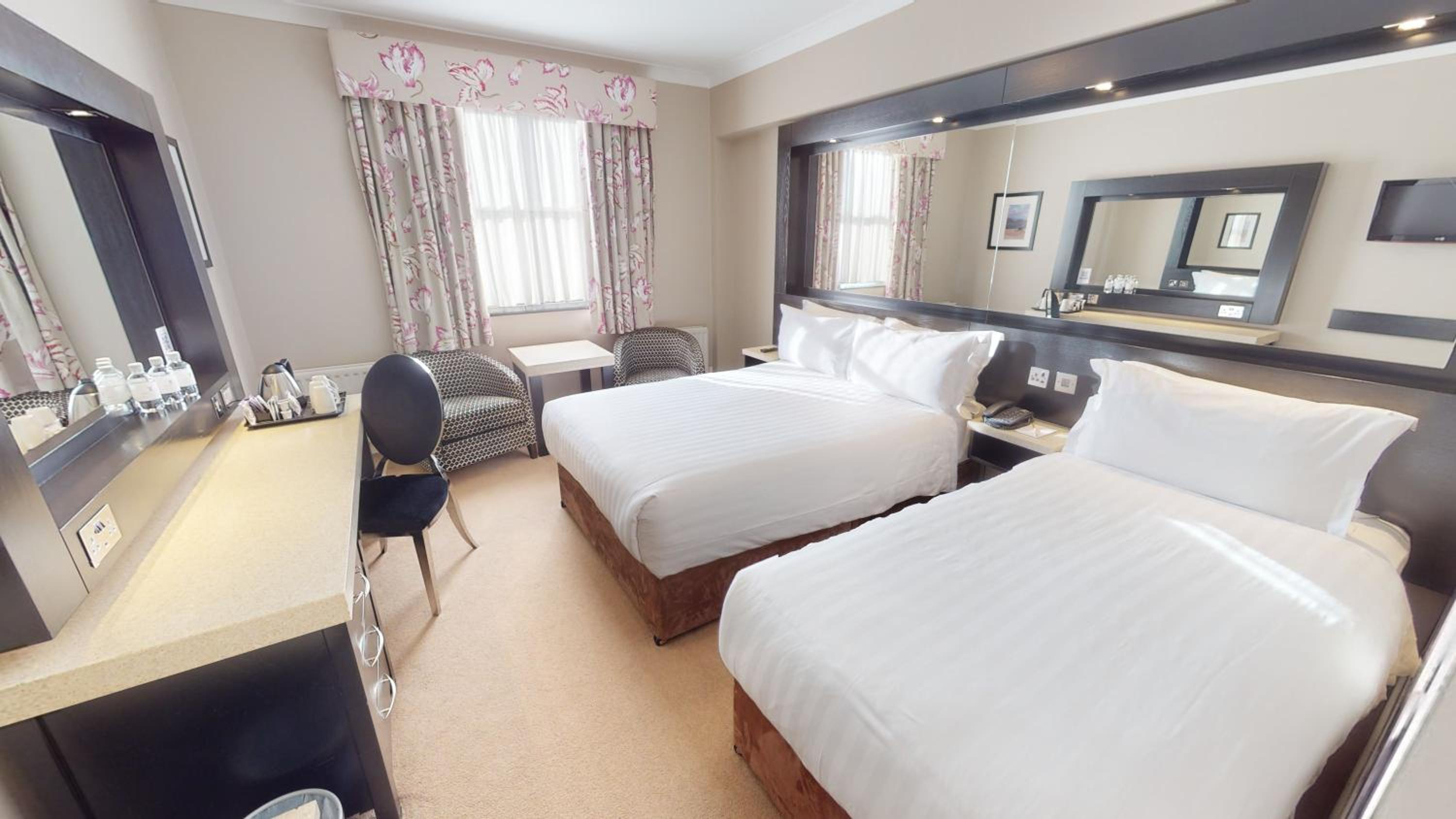 Large Classic Triple Room - Photo 2