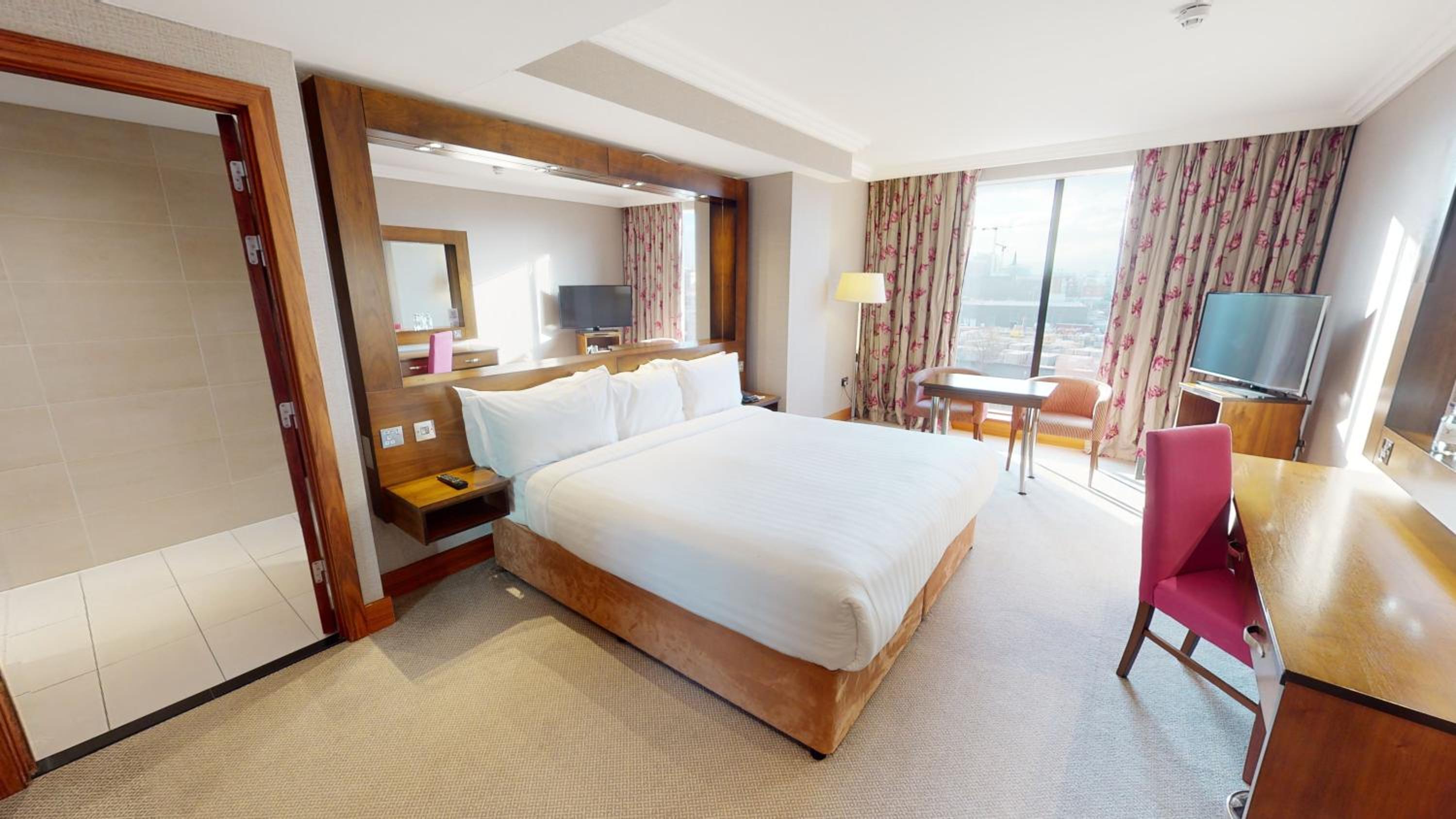 Superior King Room - Photo 4