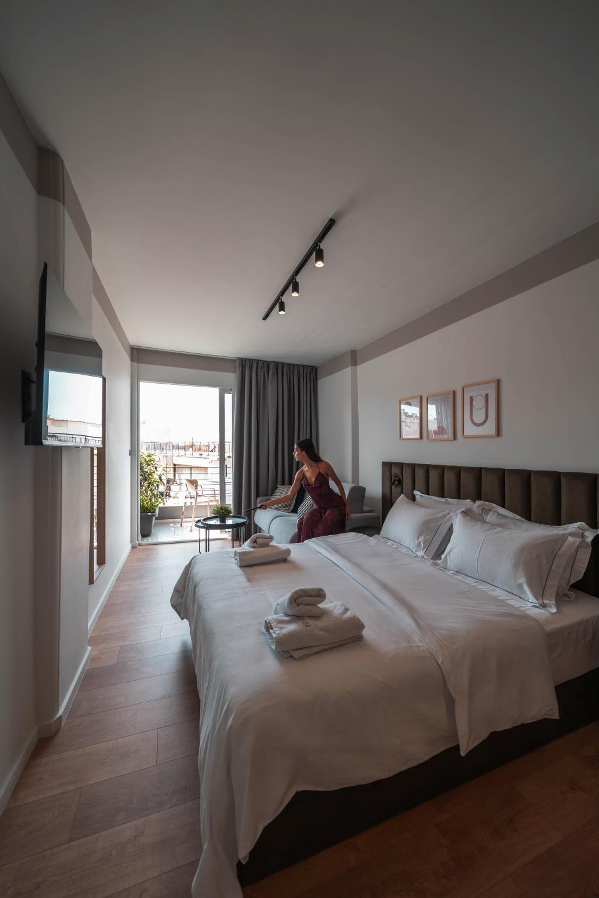 Deluxe Double Room with Balcony photo 2