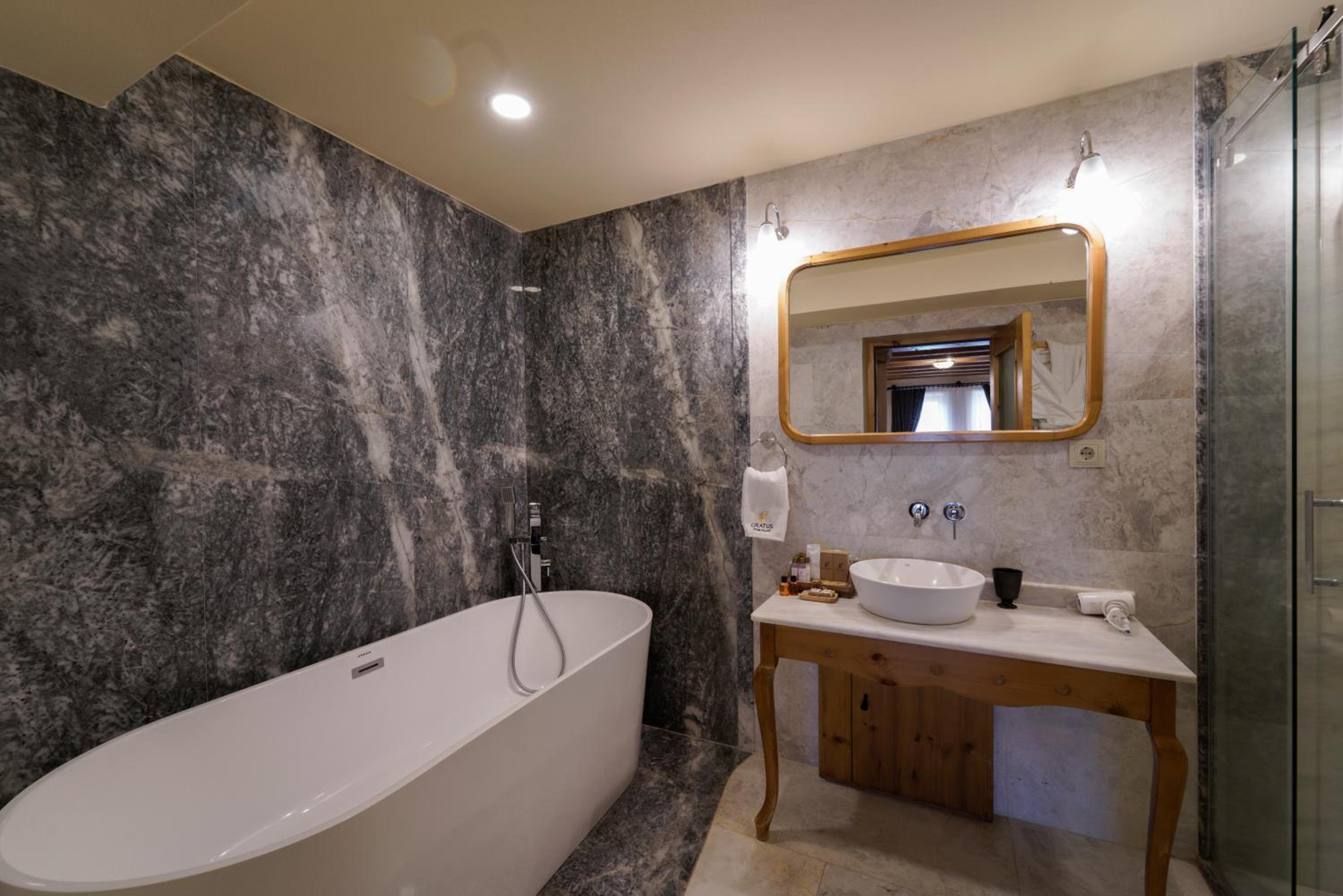 Stone Junior Suite - Photo 10