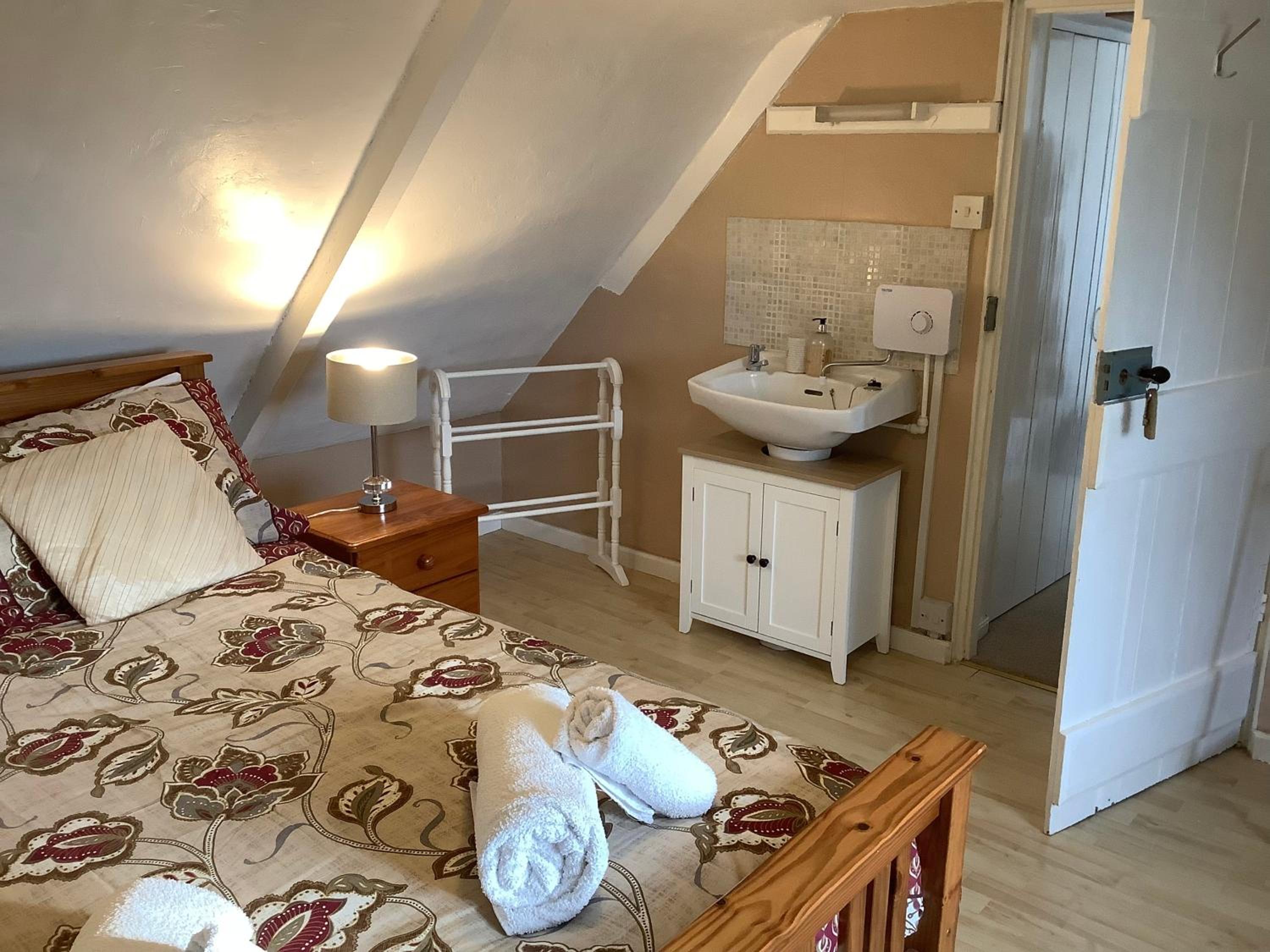 Double Room with Shared Bathroom photo 2